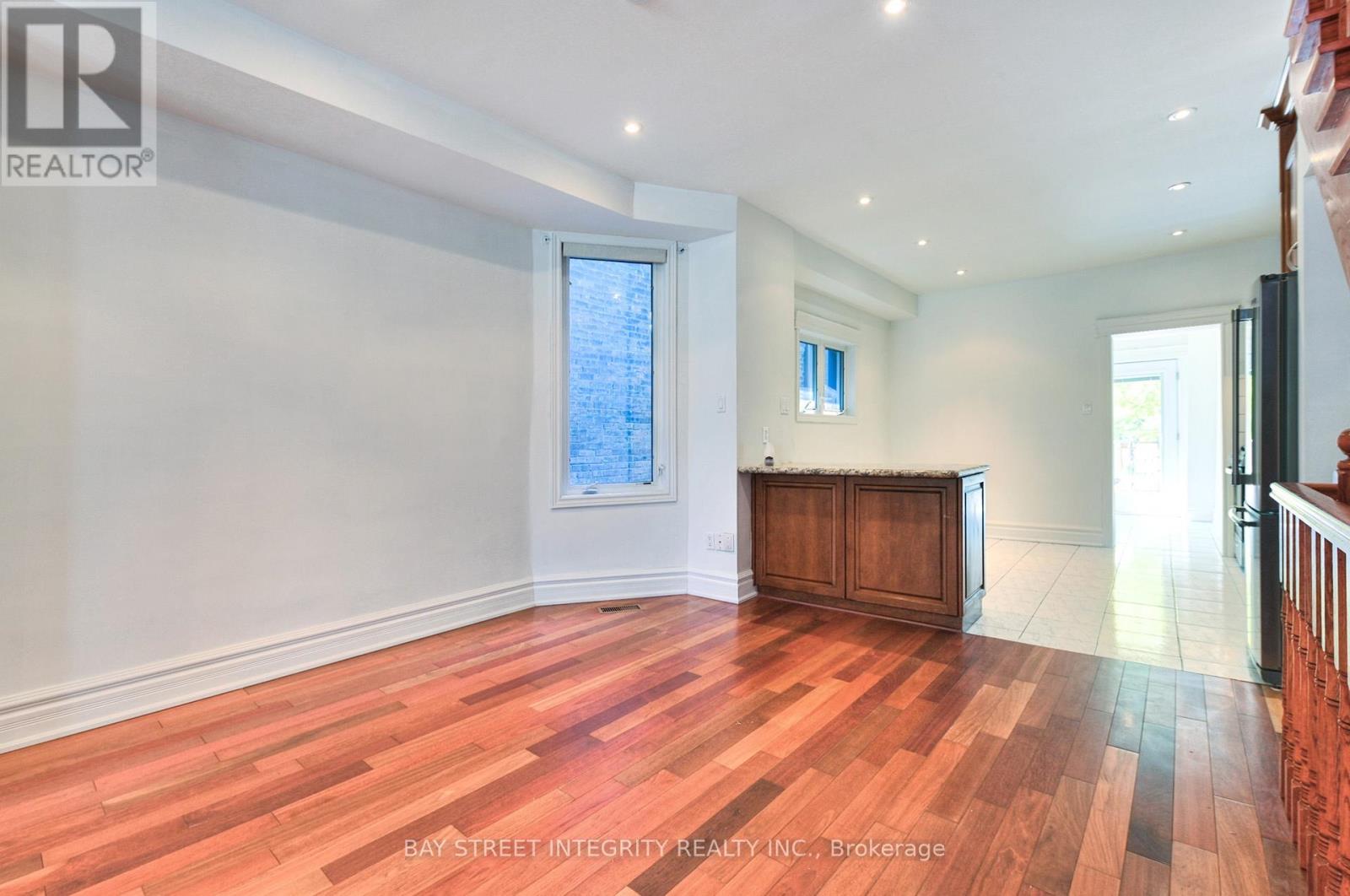 1282 LANSDOWNE AVENUE - 6