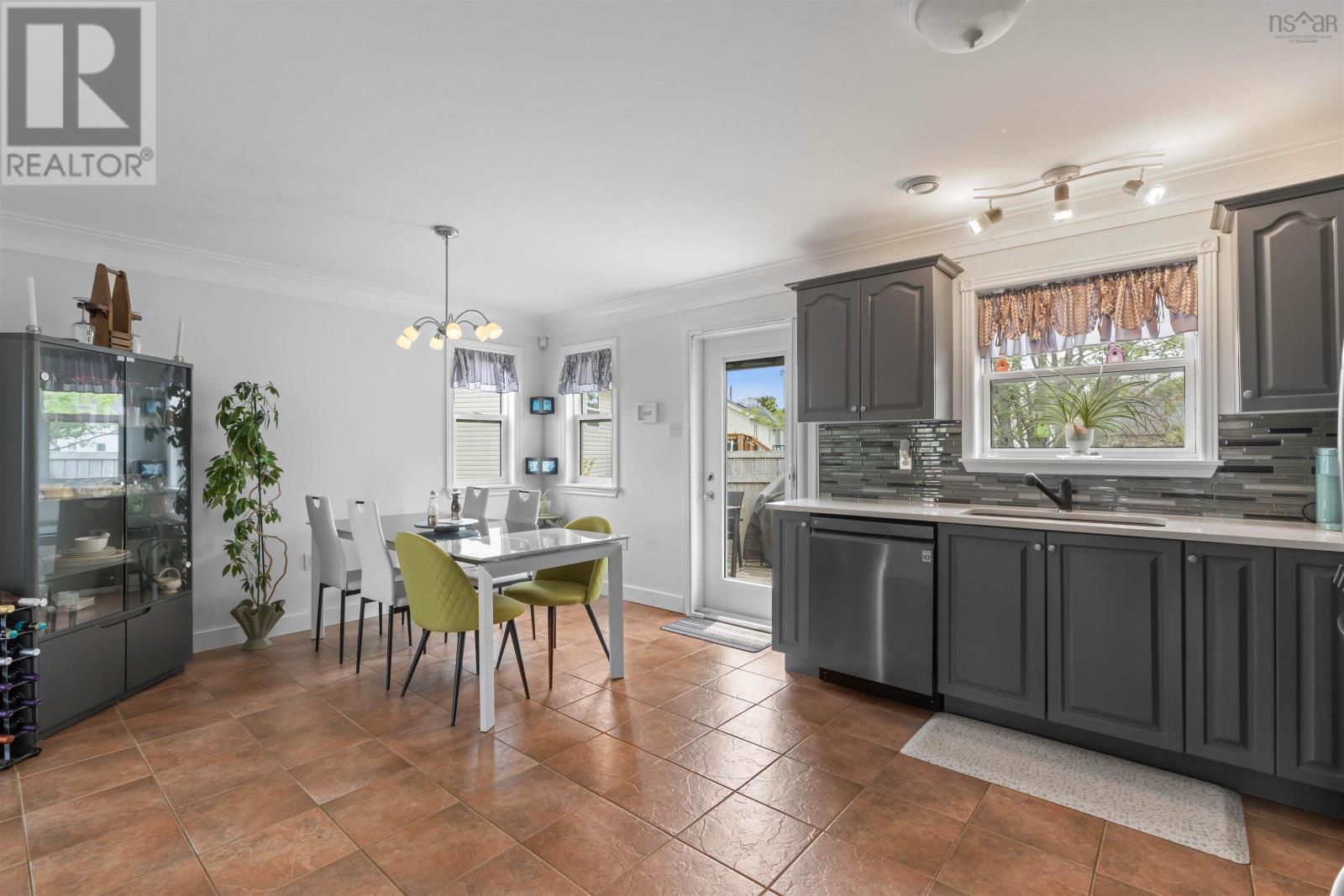 Property 3 of 44 of 108 Lancaster Drive