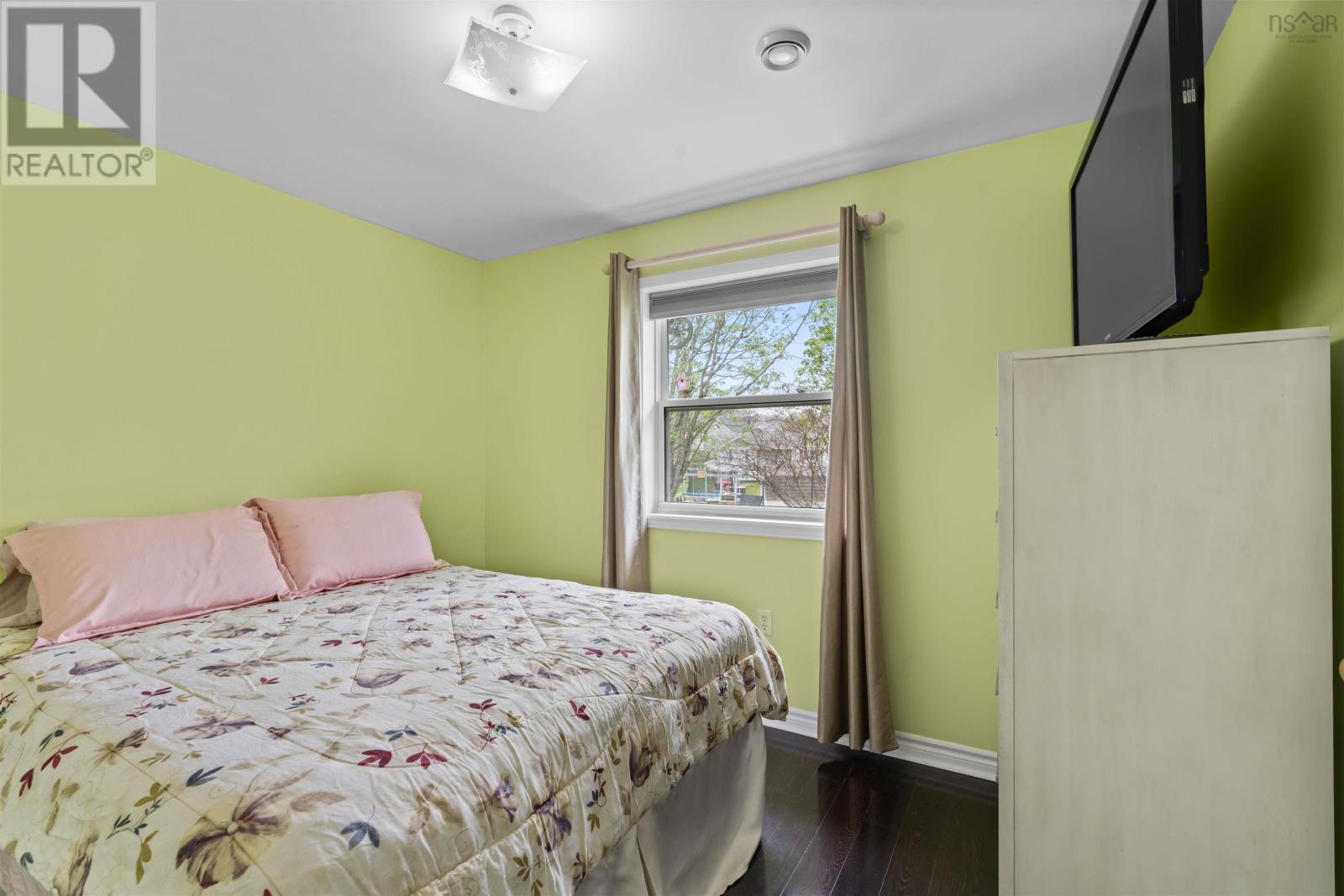 Property 36 of 44 of 108 Lancaster Drive