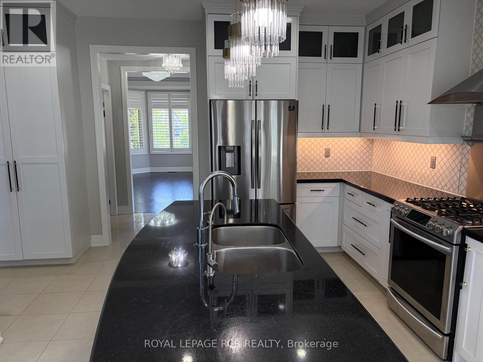 25 BROOKHAVEN CRESCENT - 12