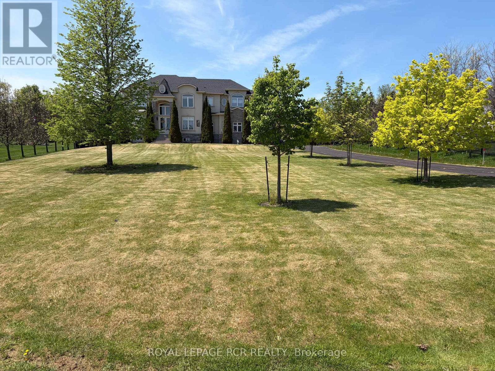 25 BROOKHAVEN CRESCENT - 2
