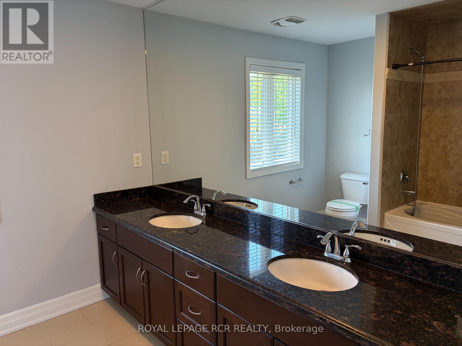 25 BROOKHAVEN CRESCENT - 24