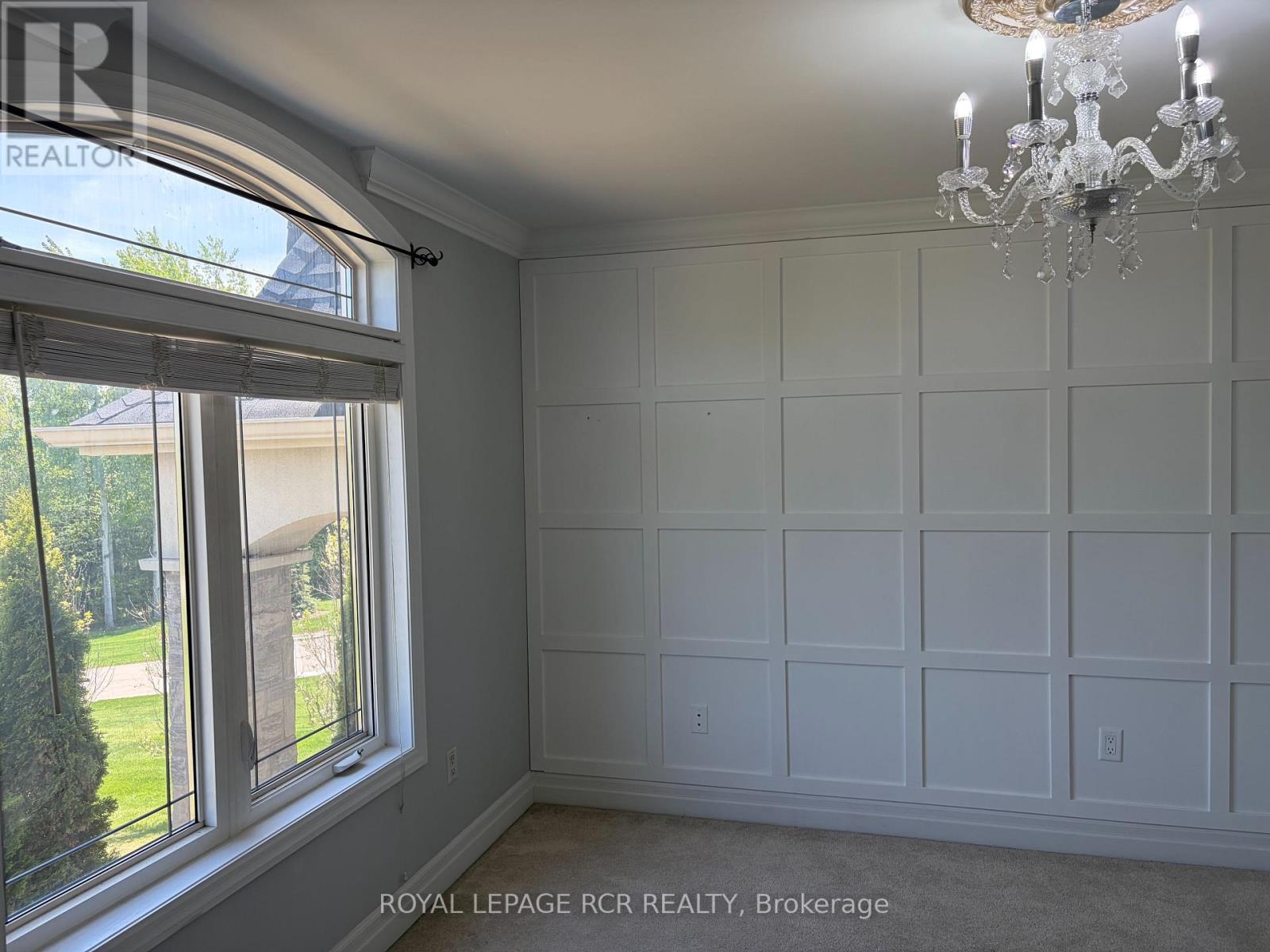 25 BROOKHAVEN CRESCENT - 27