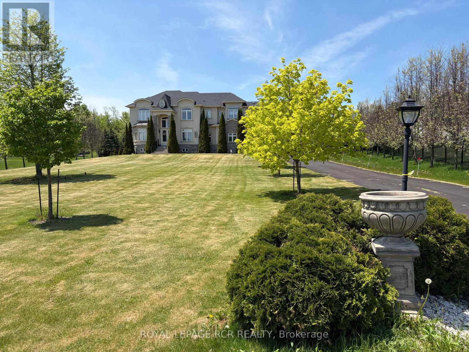 25 BROOKHAVEN CRESCENT - 3