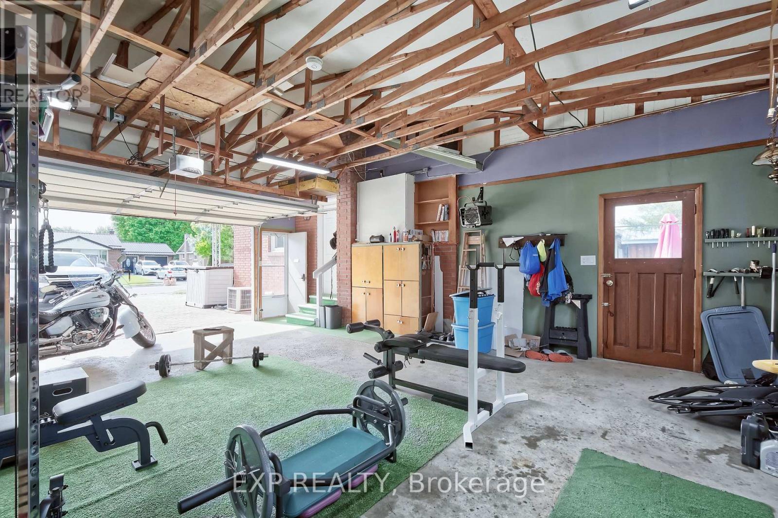 85 TREELAWN AVENUE - 32