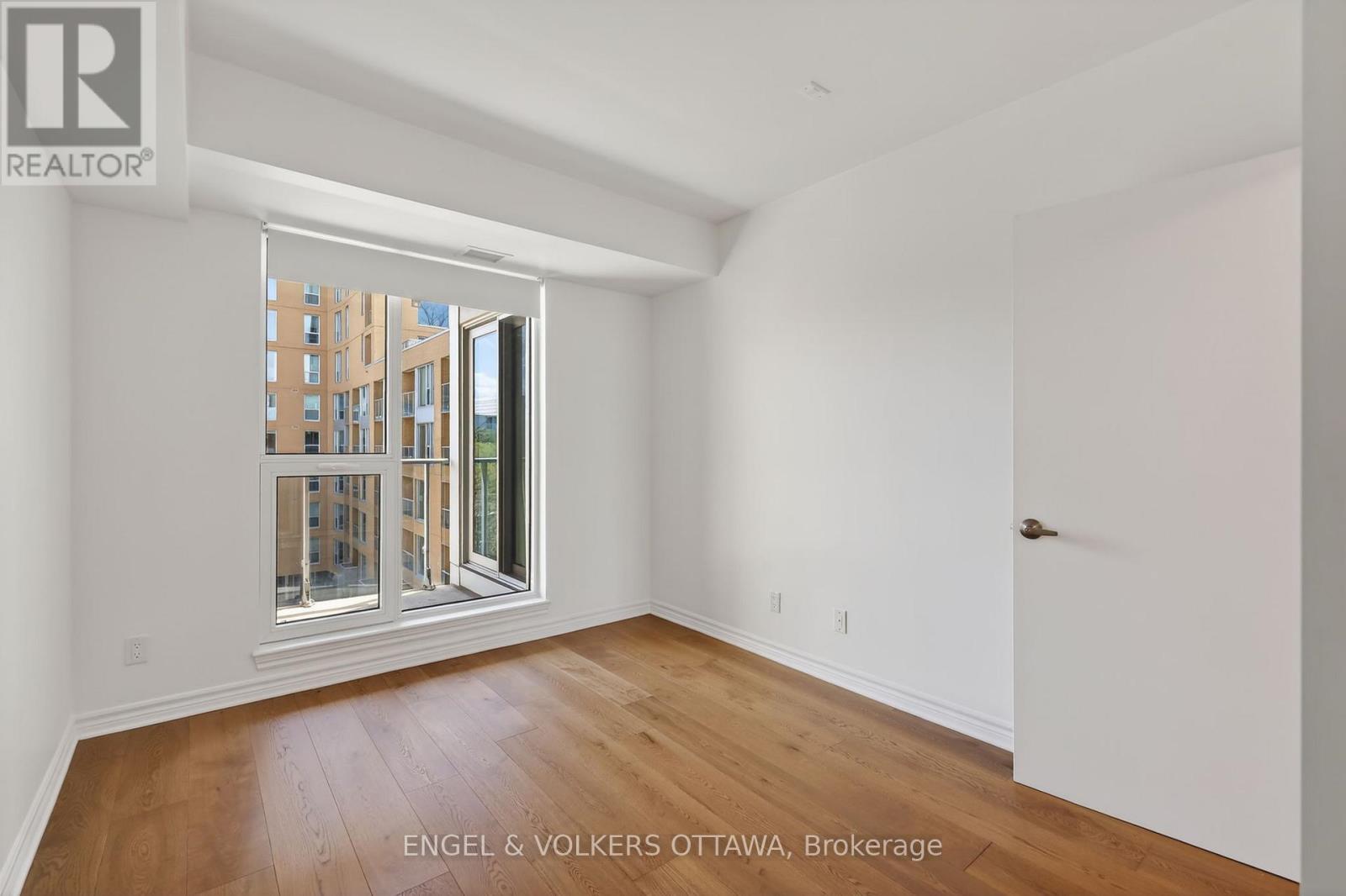 #521 250 LETT STREET - 16