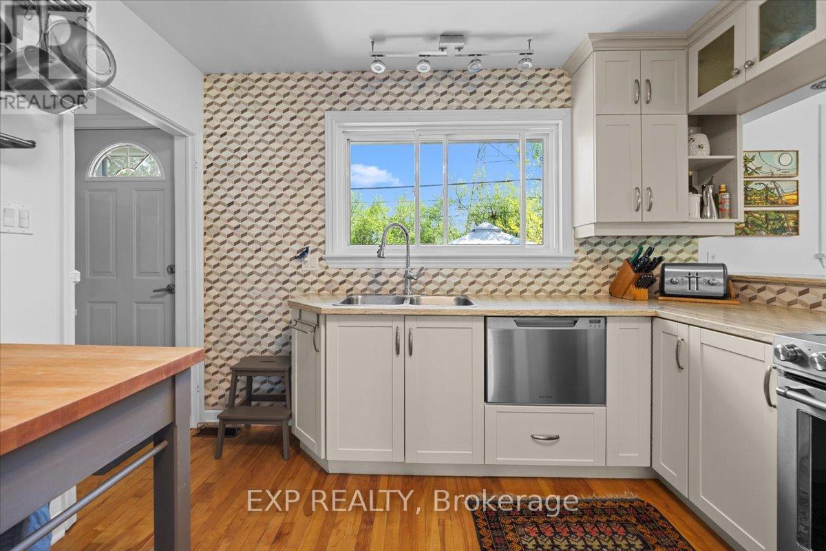 554 BROWNING AVENUE - 13