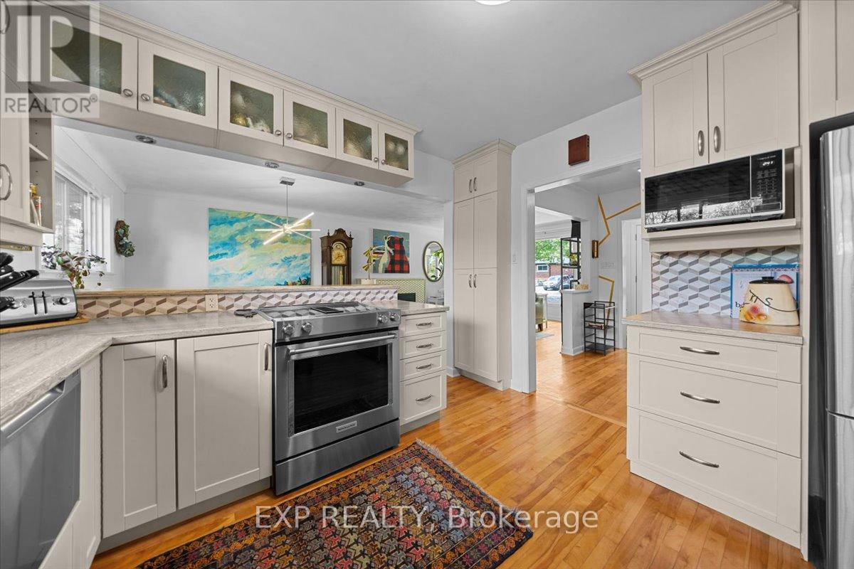 554 BROWNING AVENUE - 15