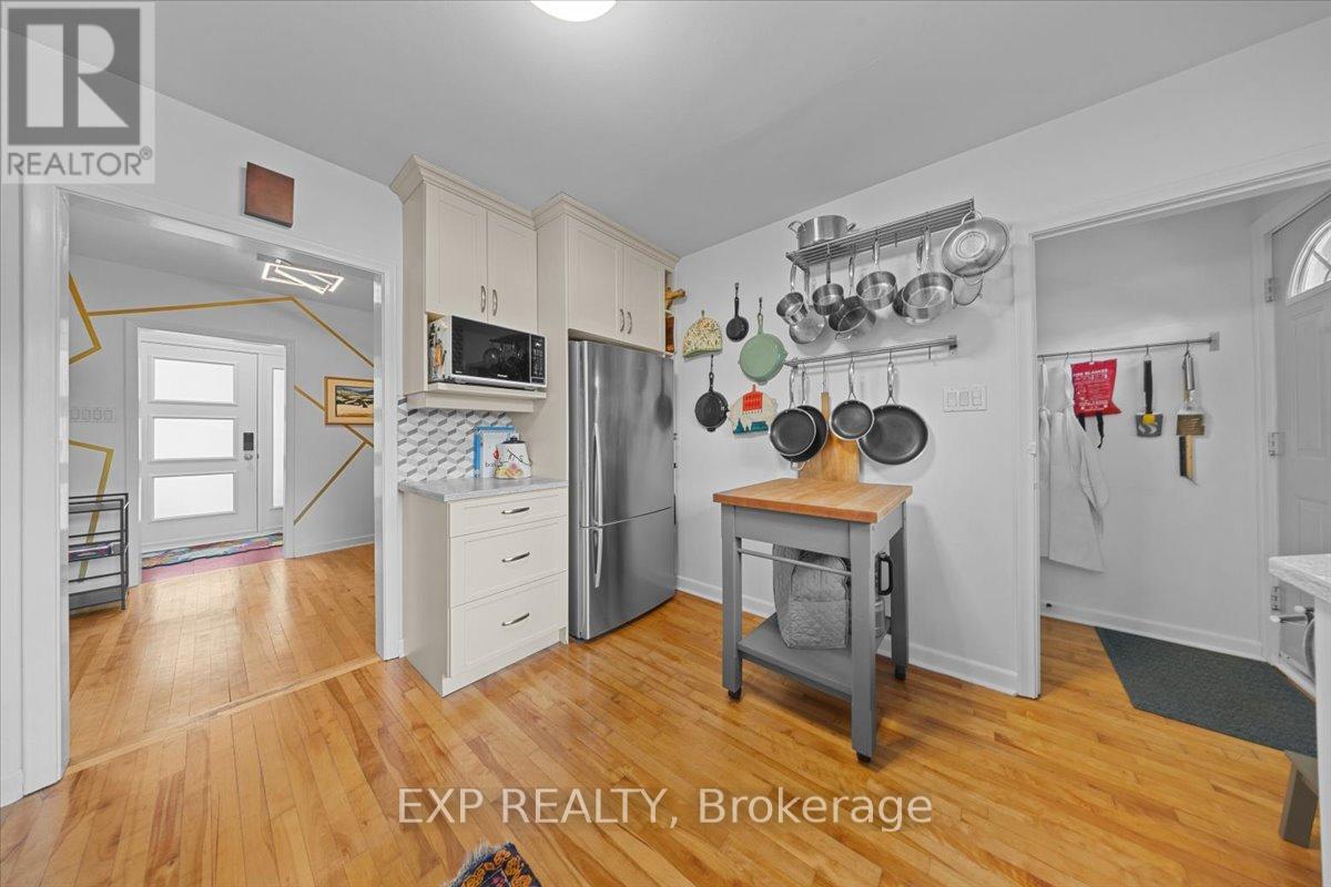 554 BROWNING AVENUE - 17