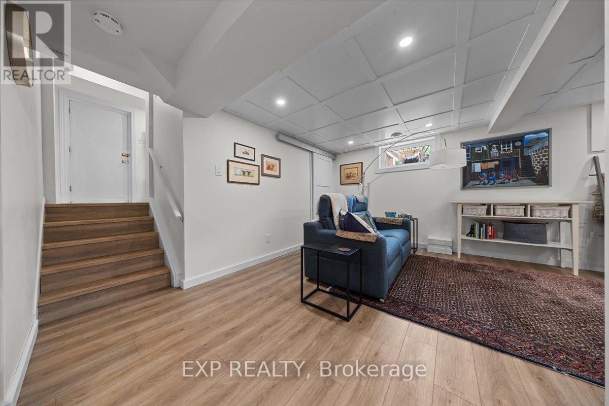 554 BROWNING AVENUE - 24