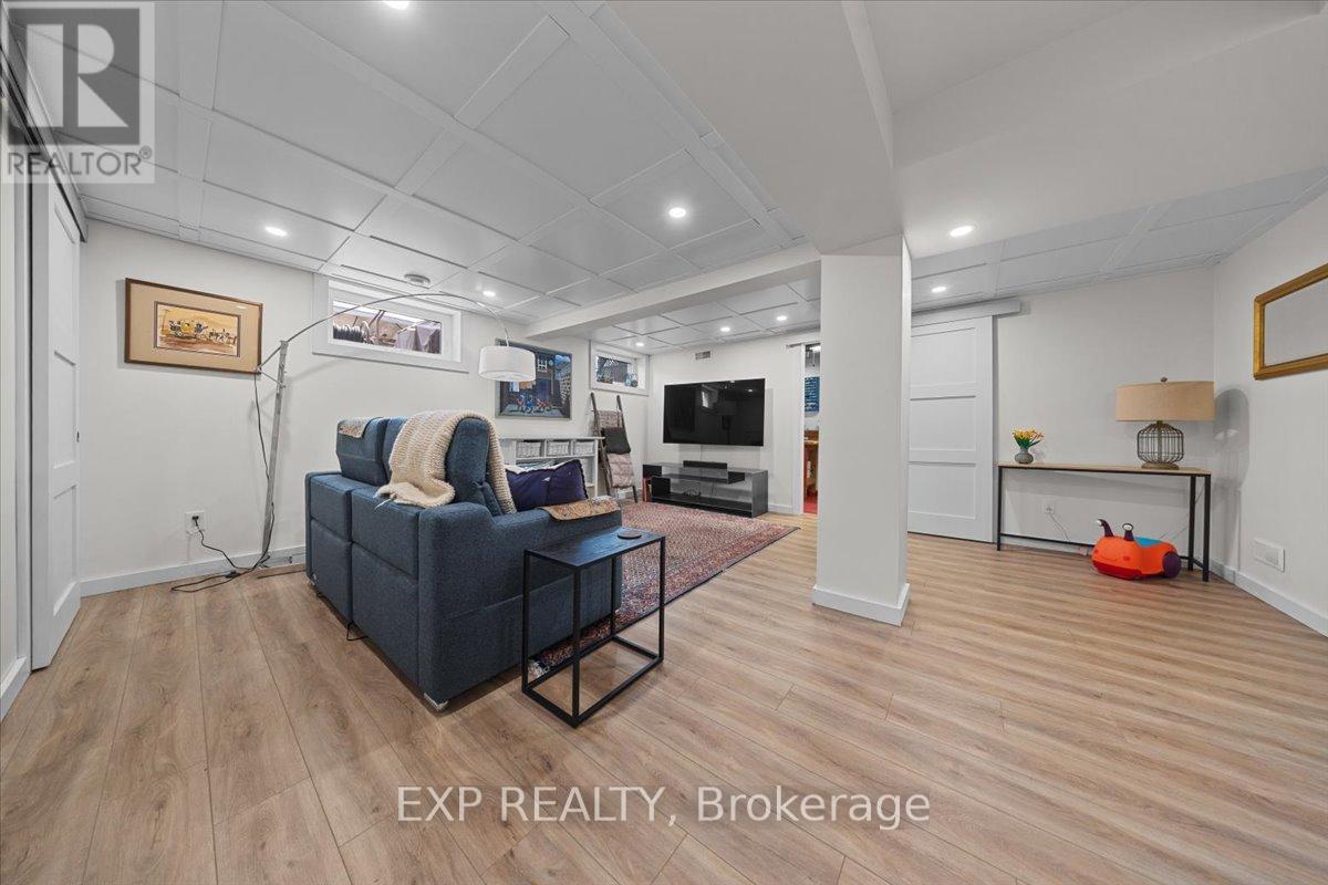554 BROWNING AVENUE - 25