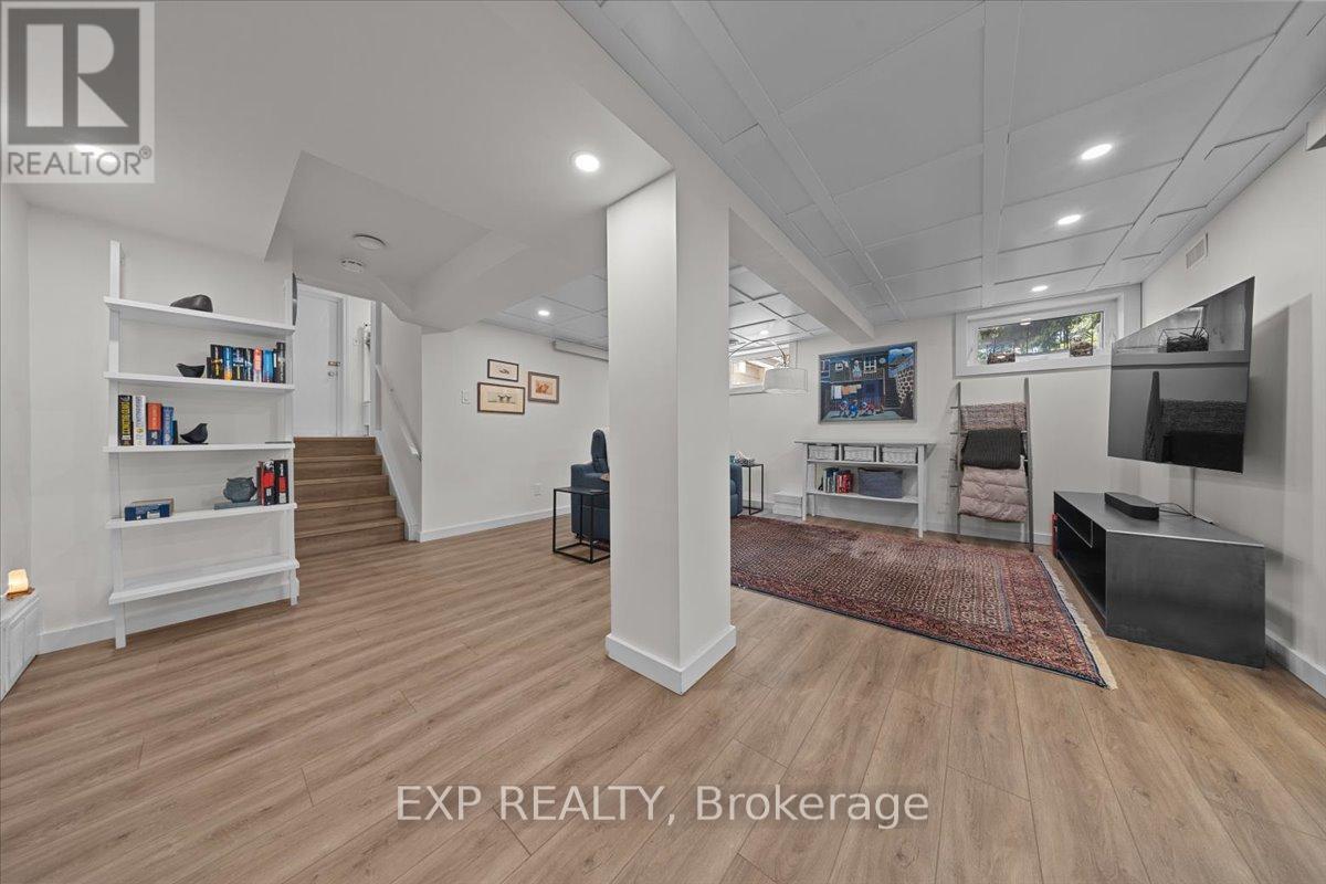 554 BROWNING AVENUE - 27