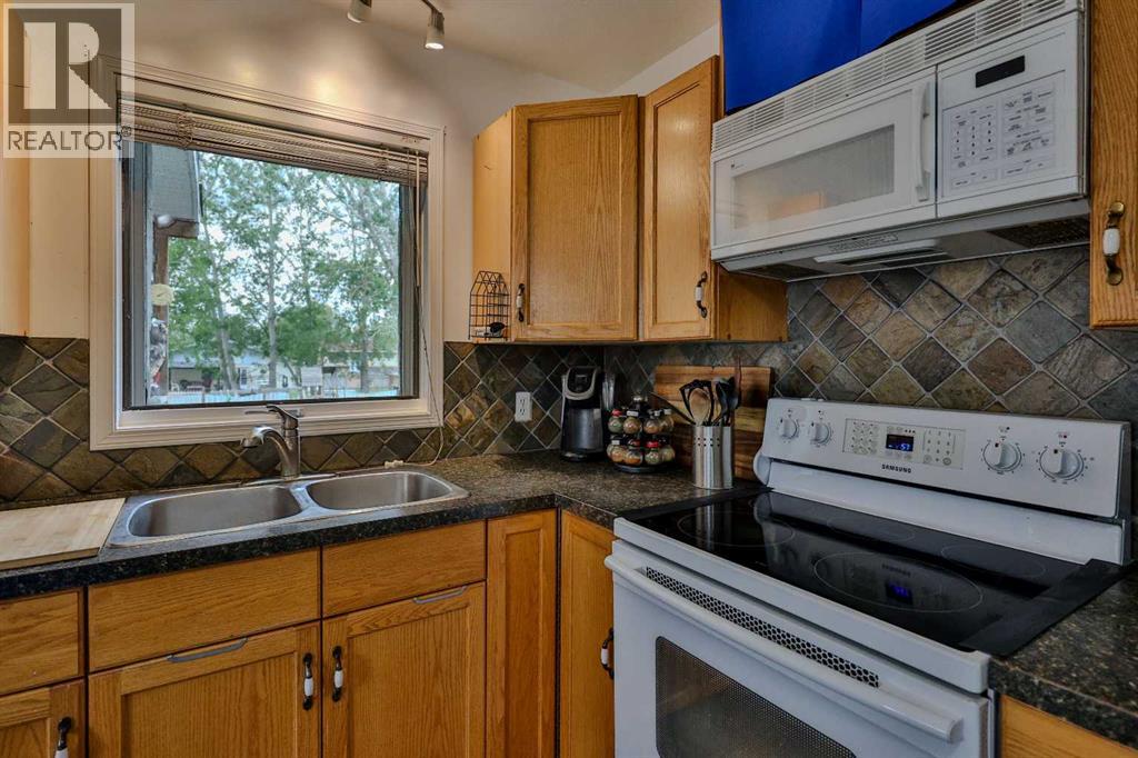 124 N 2 Street E — photo 8