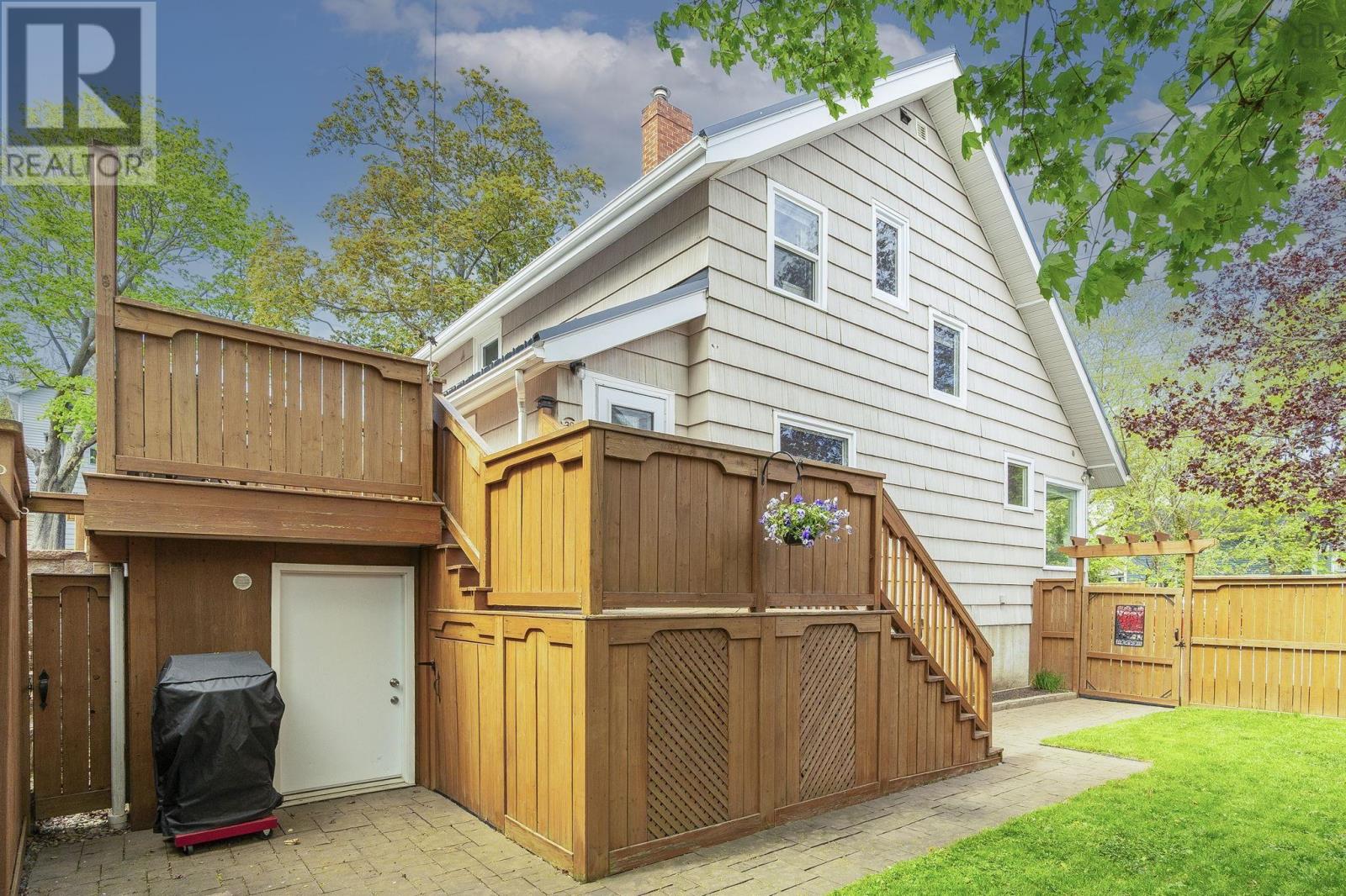 Property 22 of 48 of 39 Maple Street
