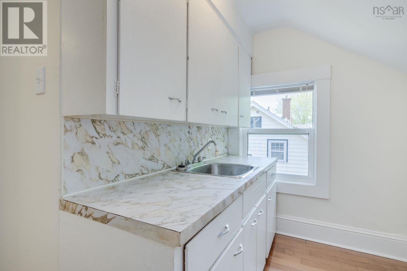 Property 33 of 48 of 39 Maple Street