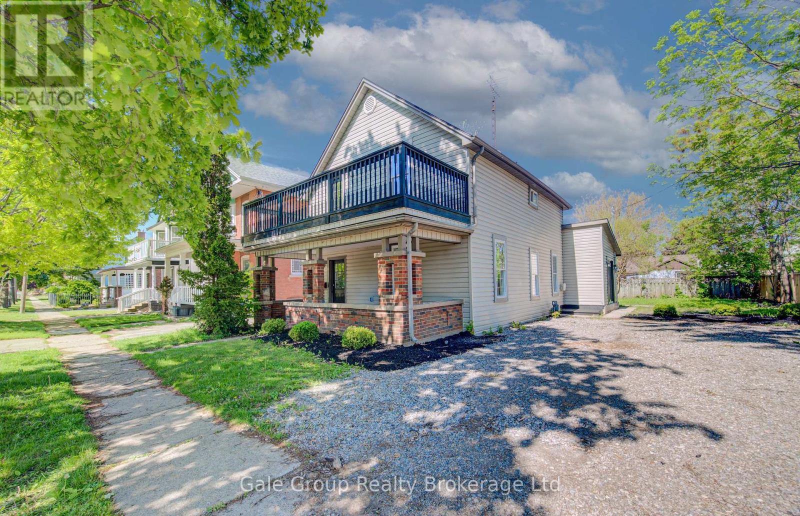 203 TALBOT STREET S - 1