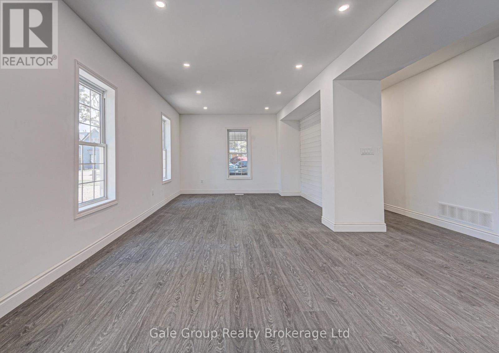 203 TALBOT STREET S - 15