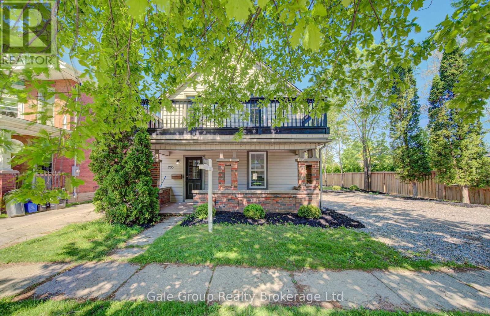 203 TALBOT STREET S - 2