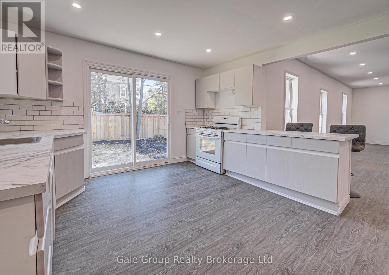 203 TALBOT STREET S - 20