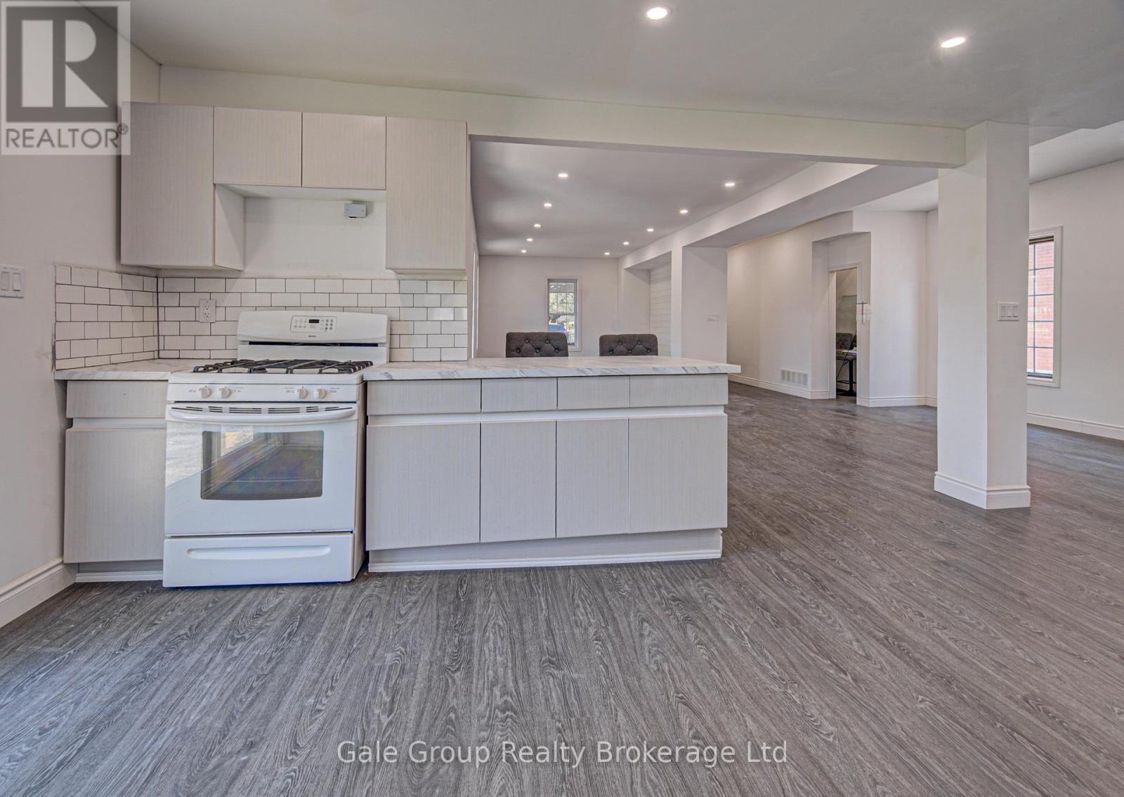 203 TALBOT STREET S - 21