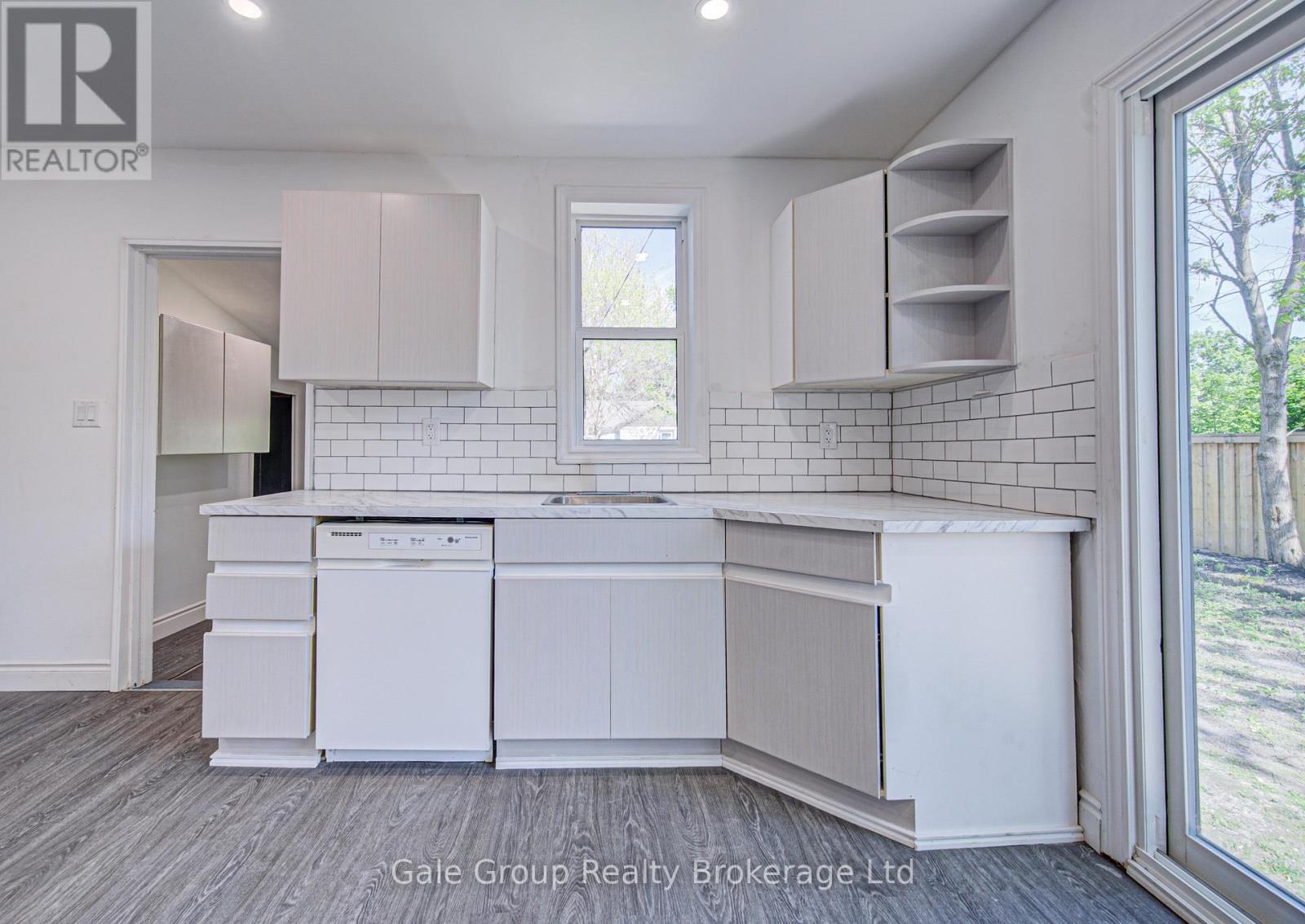 203 TALBOT STREET S - 23