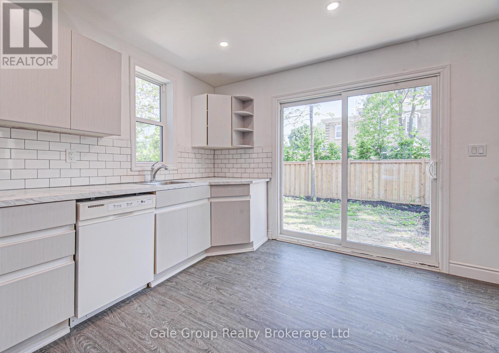203 TALBOT STREET S - 24