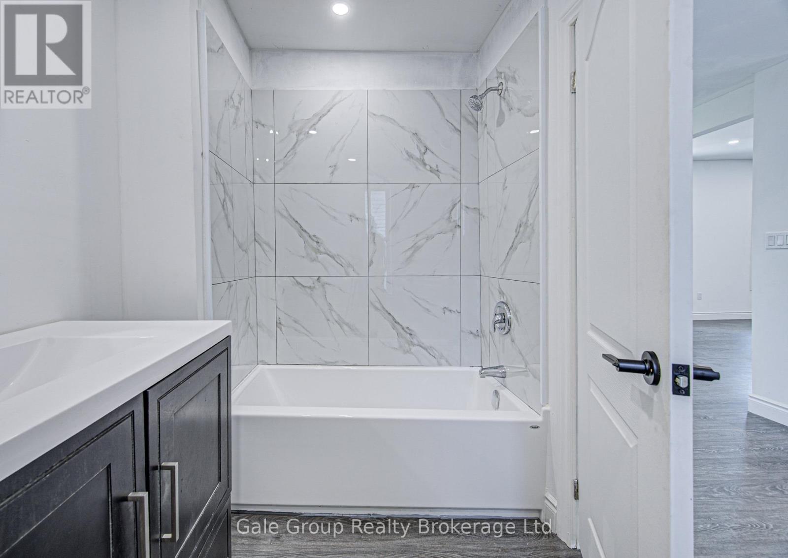 203 TALBOT STREET S - 26