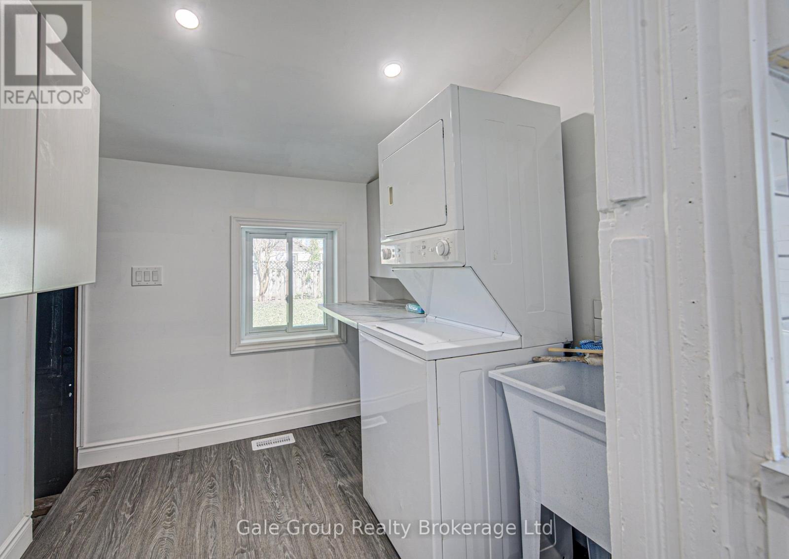 203 TALBOT STREET S - 27