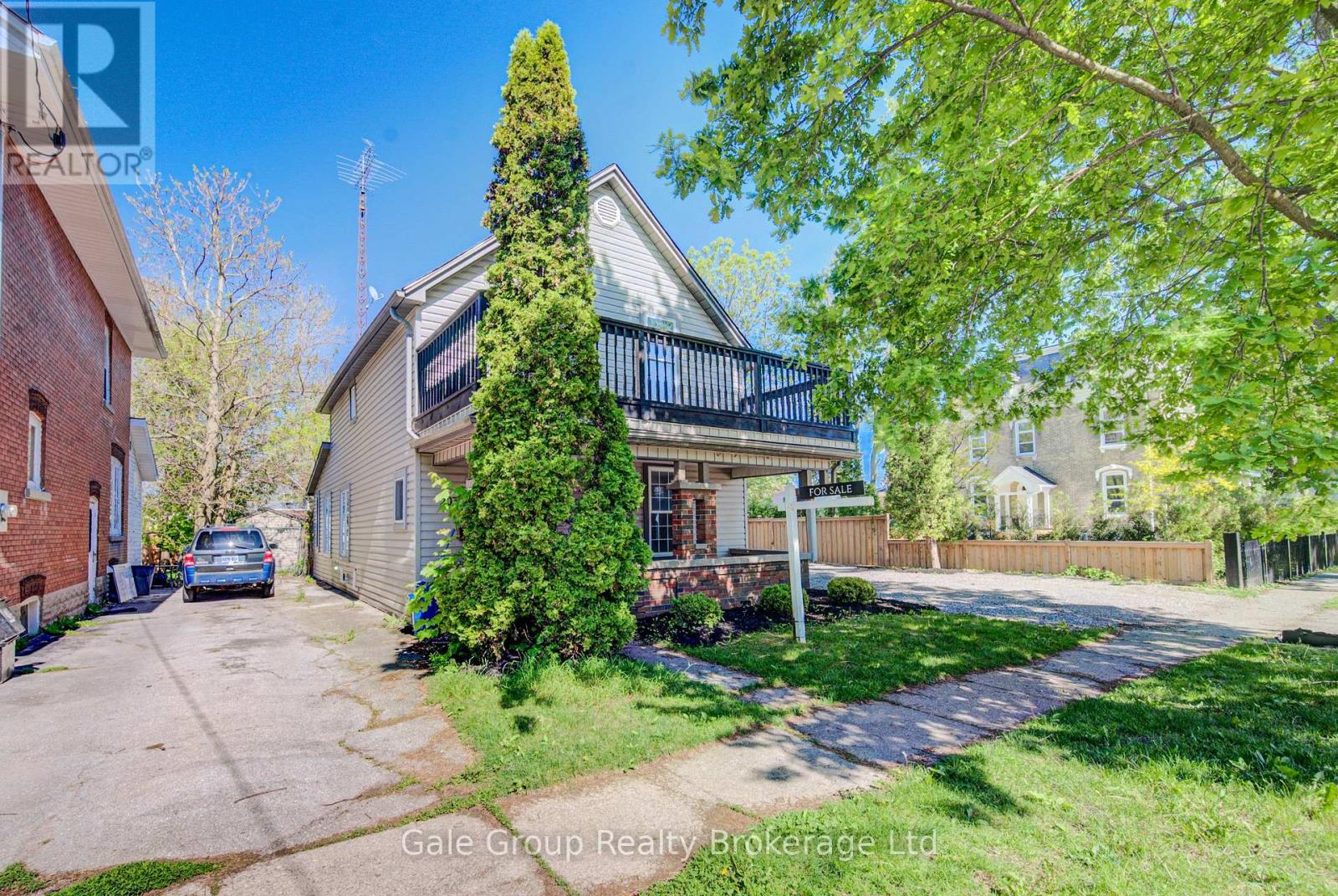 203 TALBOT STREET S - 3