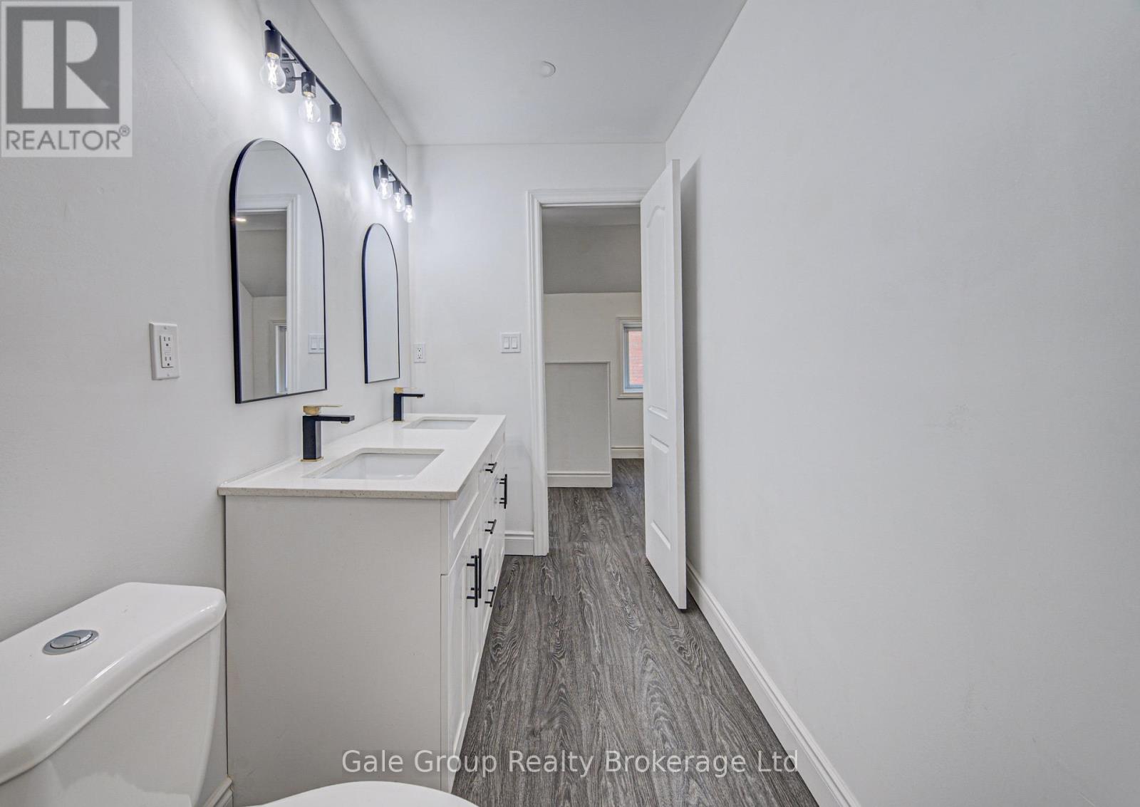 203 TALBOT STREET S - 33