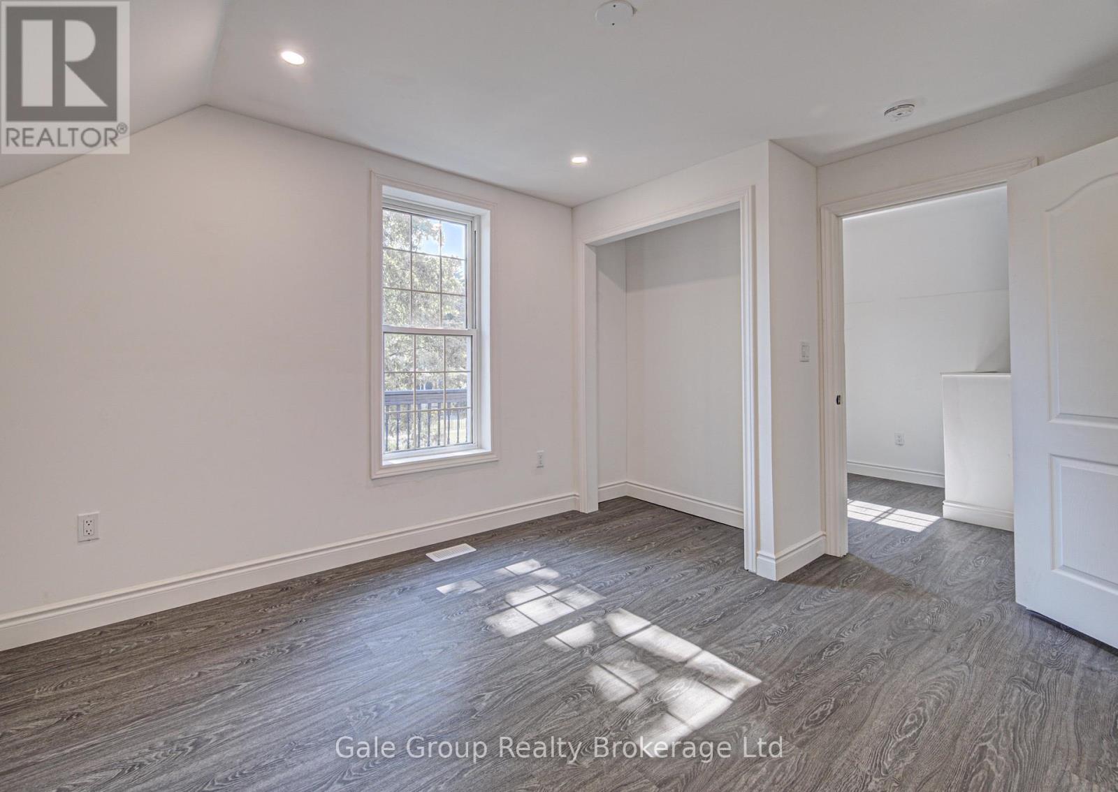 203 TALBOT STREET S - 37