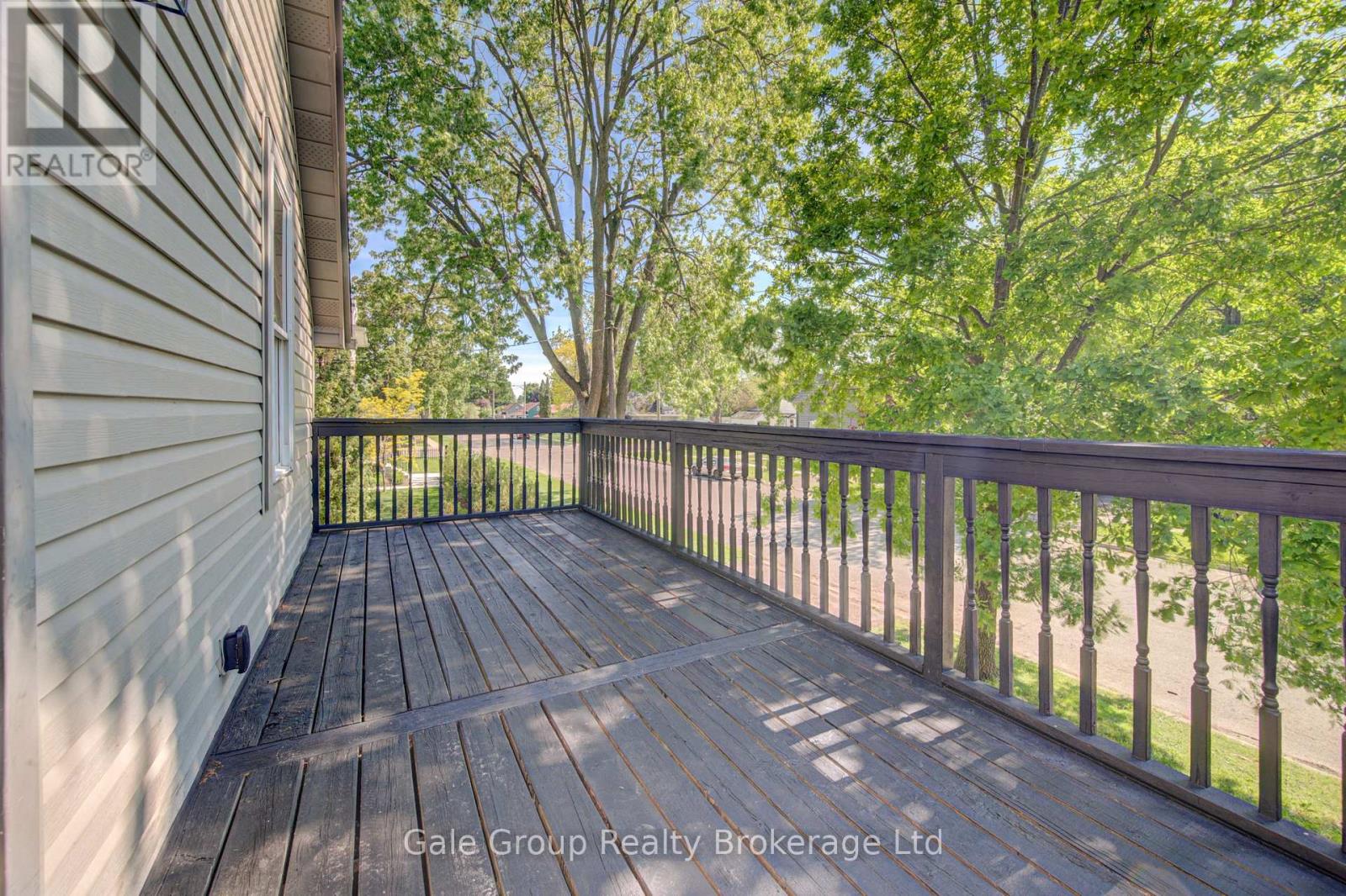203 TALBOT STREET S - 38