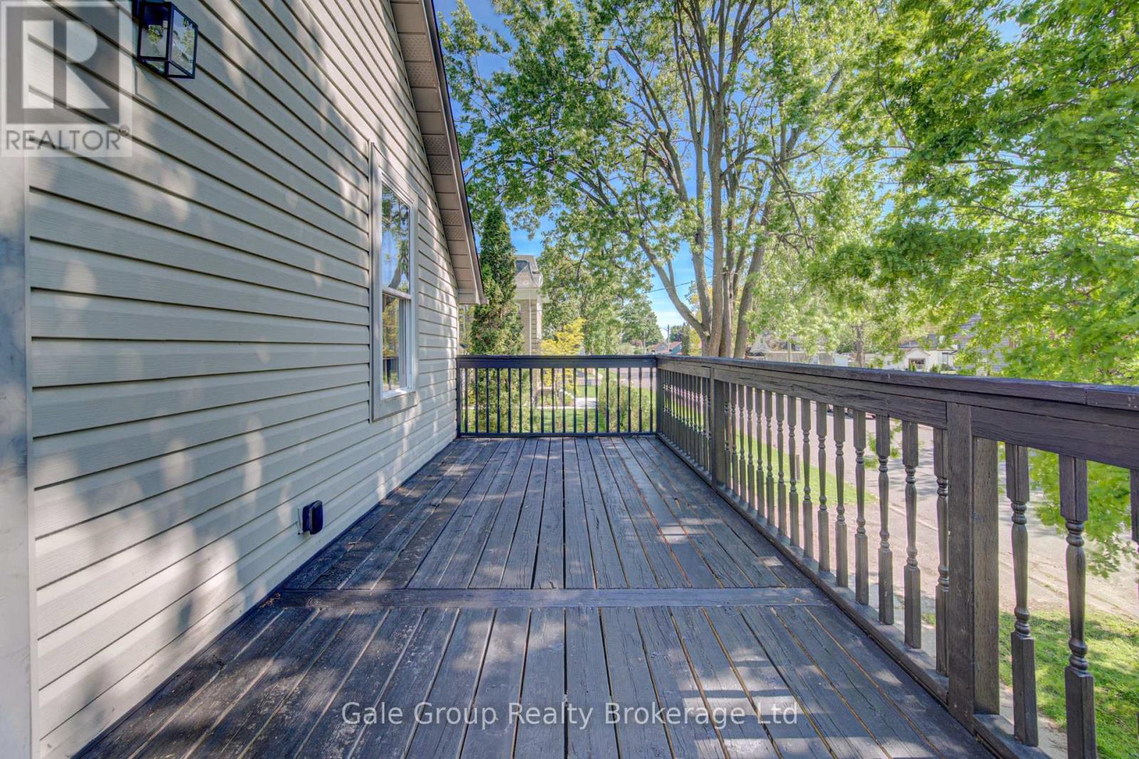 203 TALBOT STREET S - 39