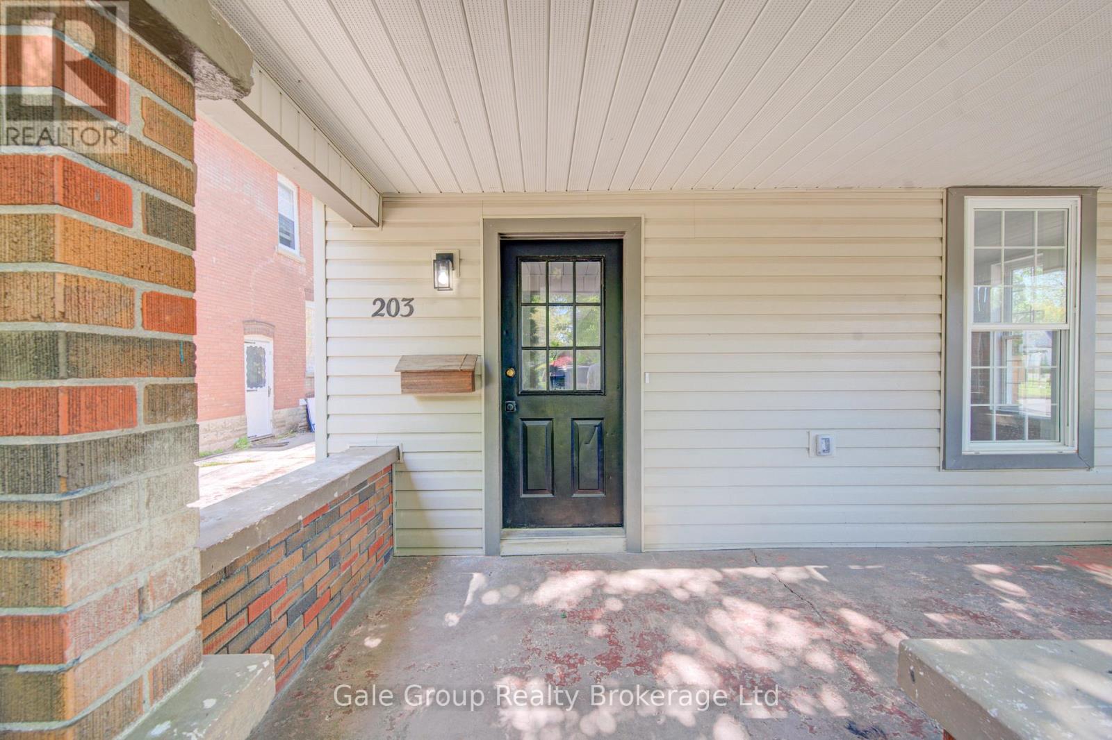 203 TALBOT STREET S - 4