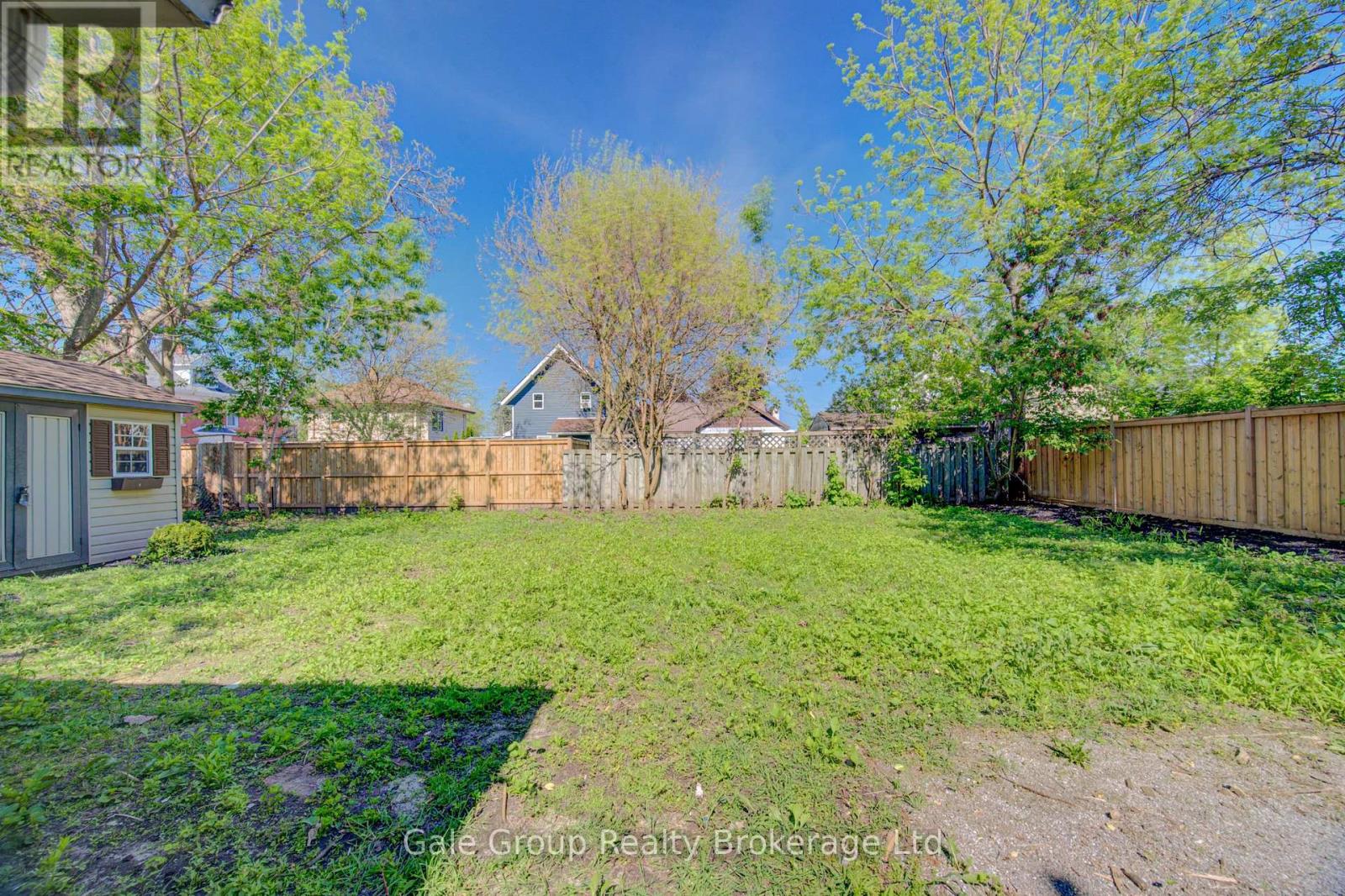 203 TALBOT STREET S - 42
