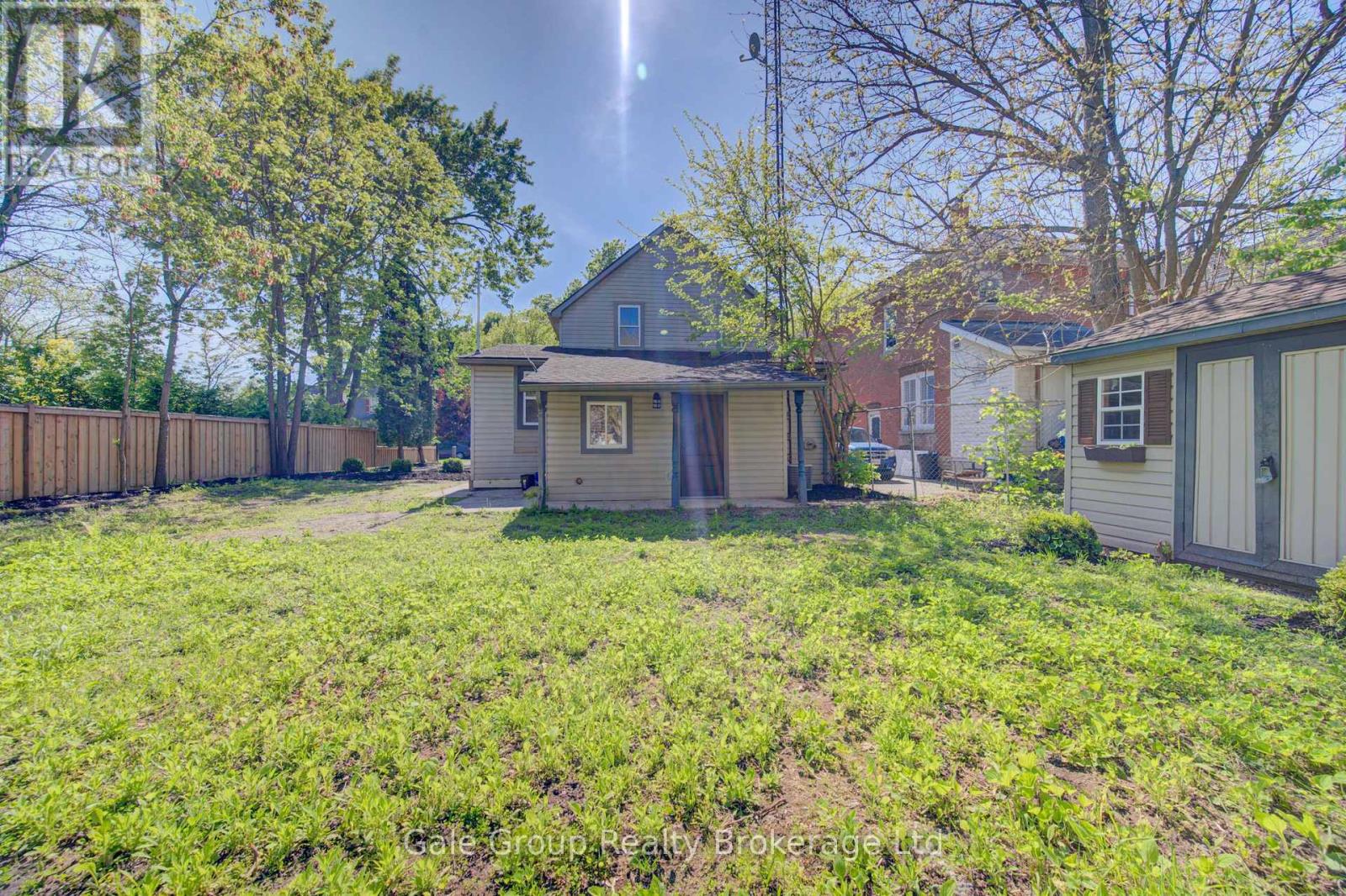 203 TALBOT STREET S - 46
