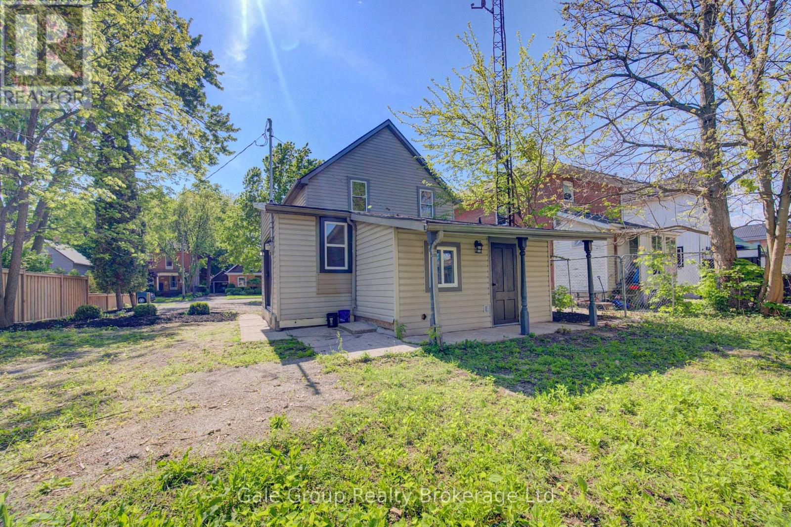 203 TALBOT STREET S - 47