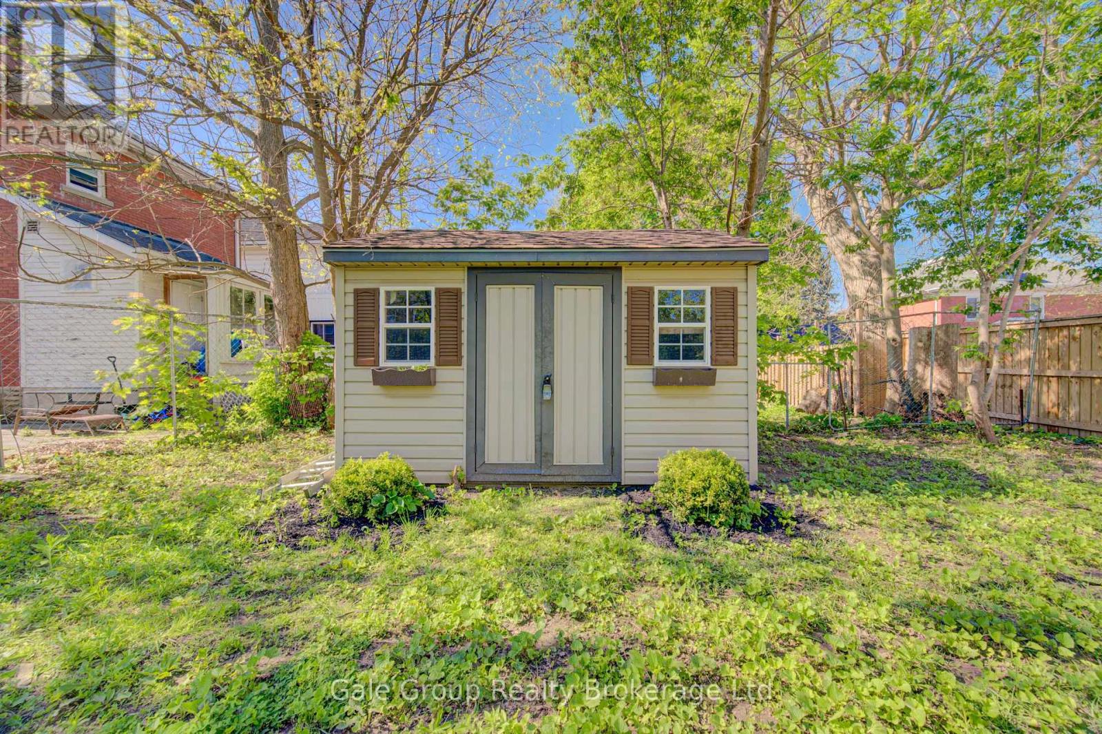 203 TALBOT STREET S - 48