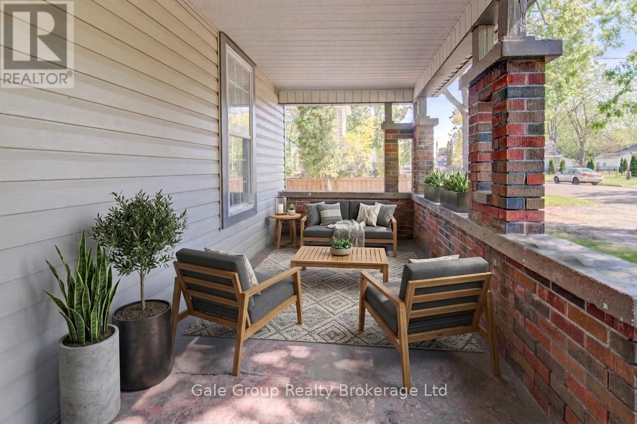 203 TALBOT STREET S - 6