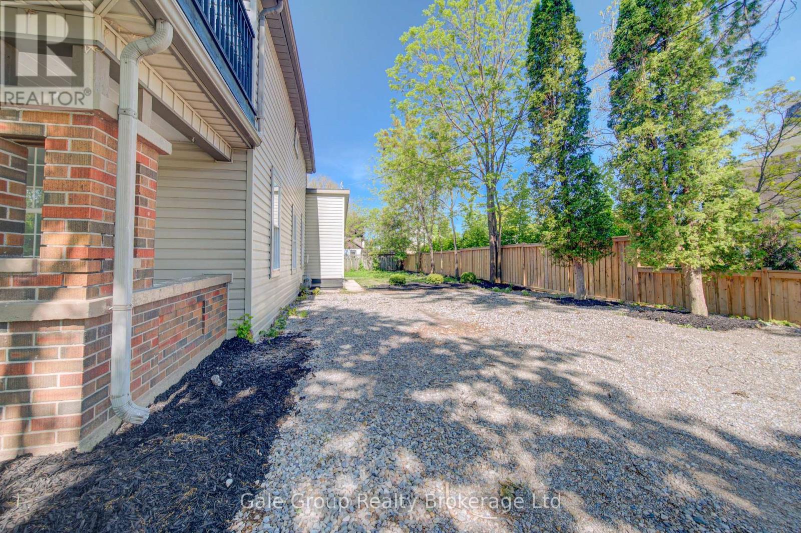 203 TALBOT STREET S - 7