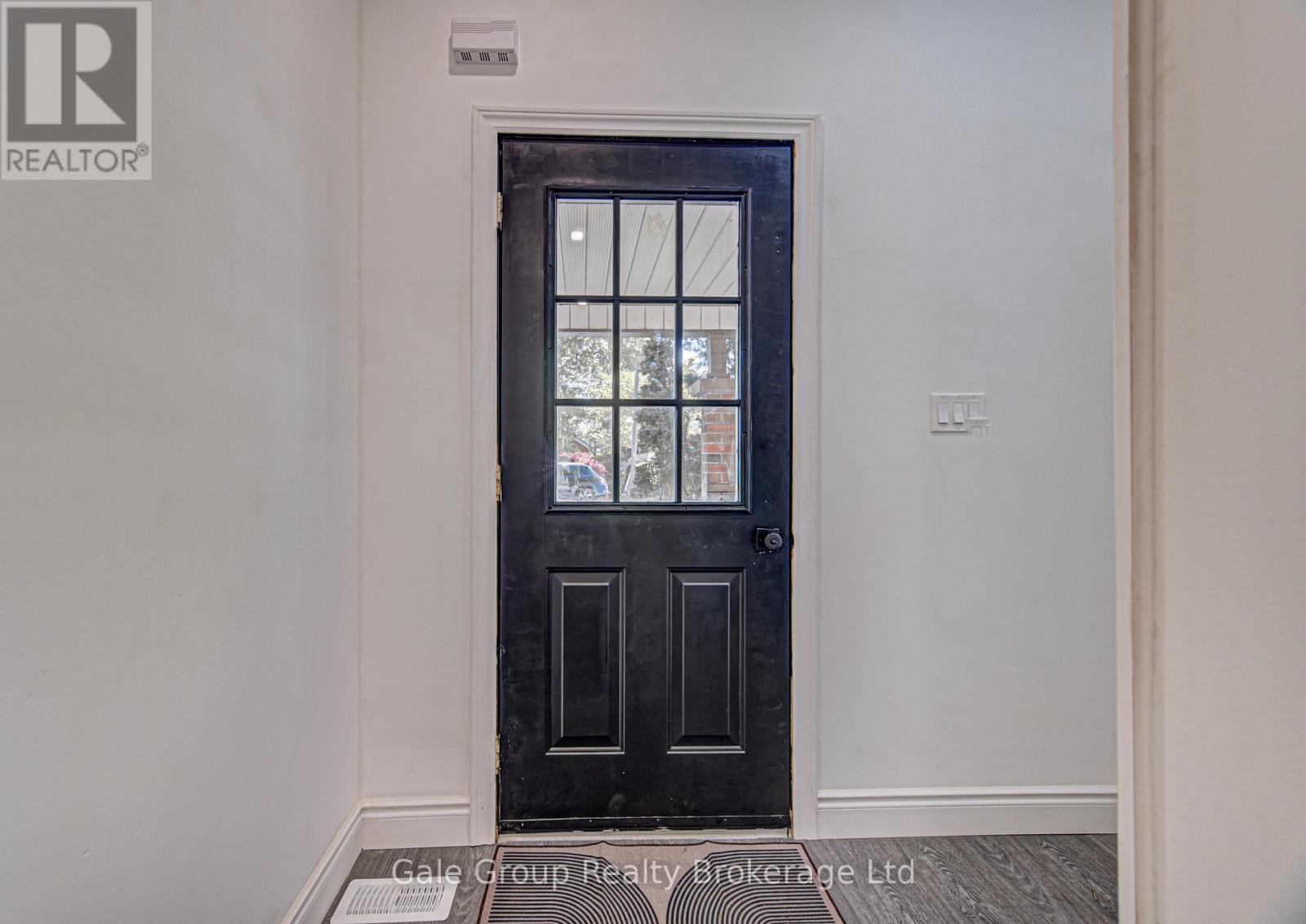203 TALBOT STREET S - 9