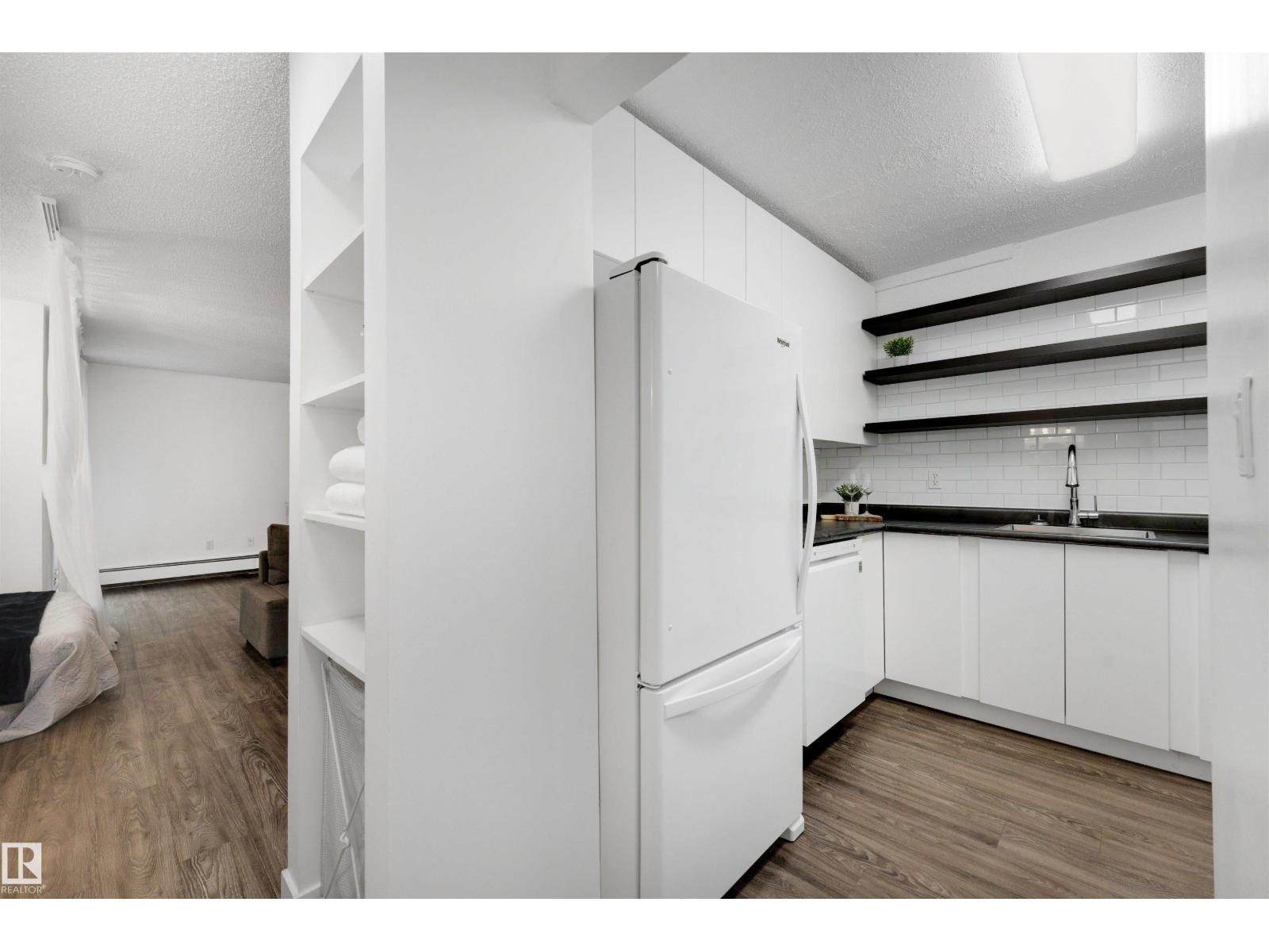 #103 10138 116 ST NW - 7