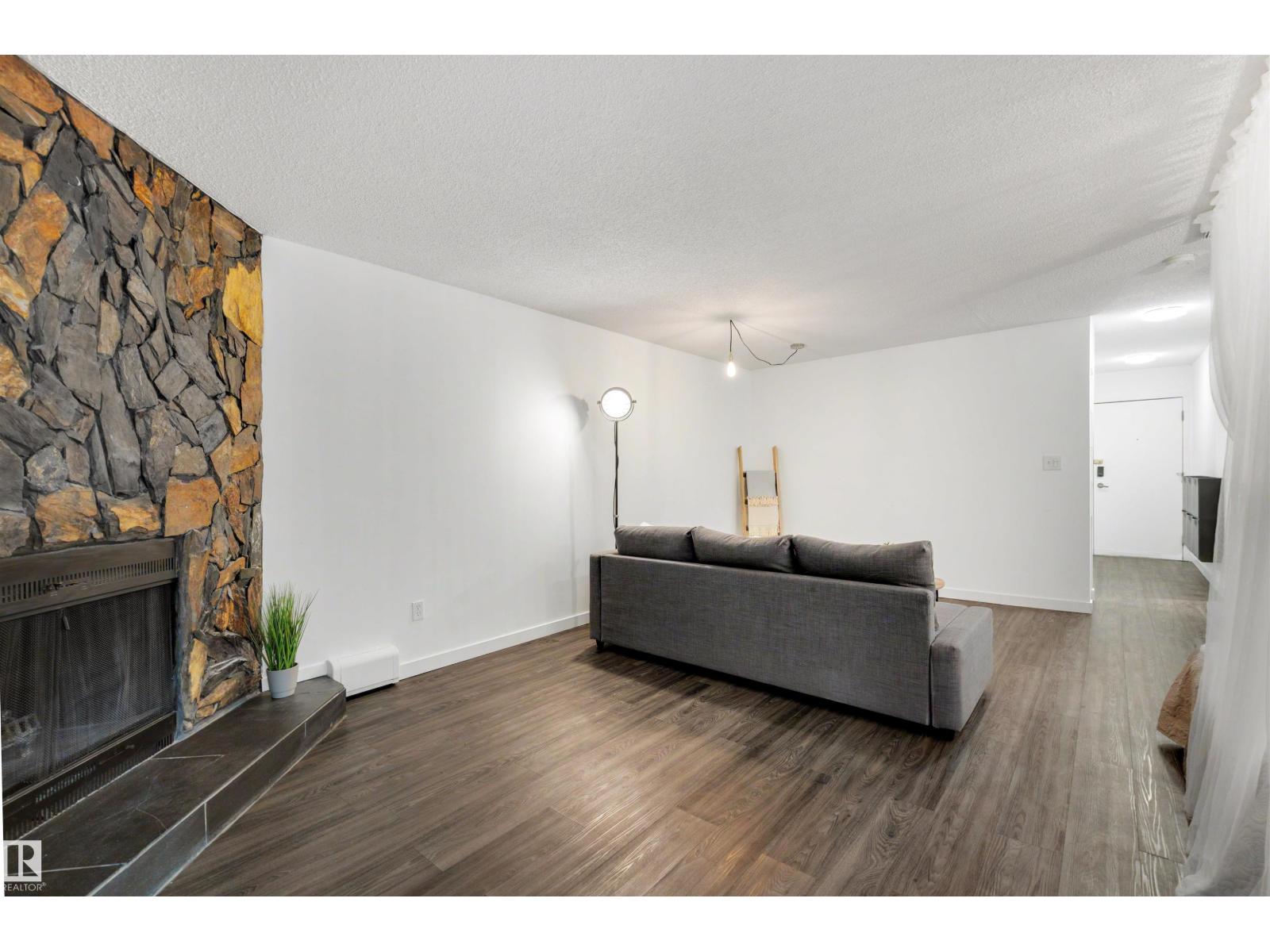 #103 10138 116 ST NW - 17