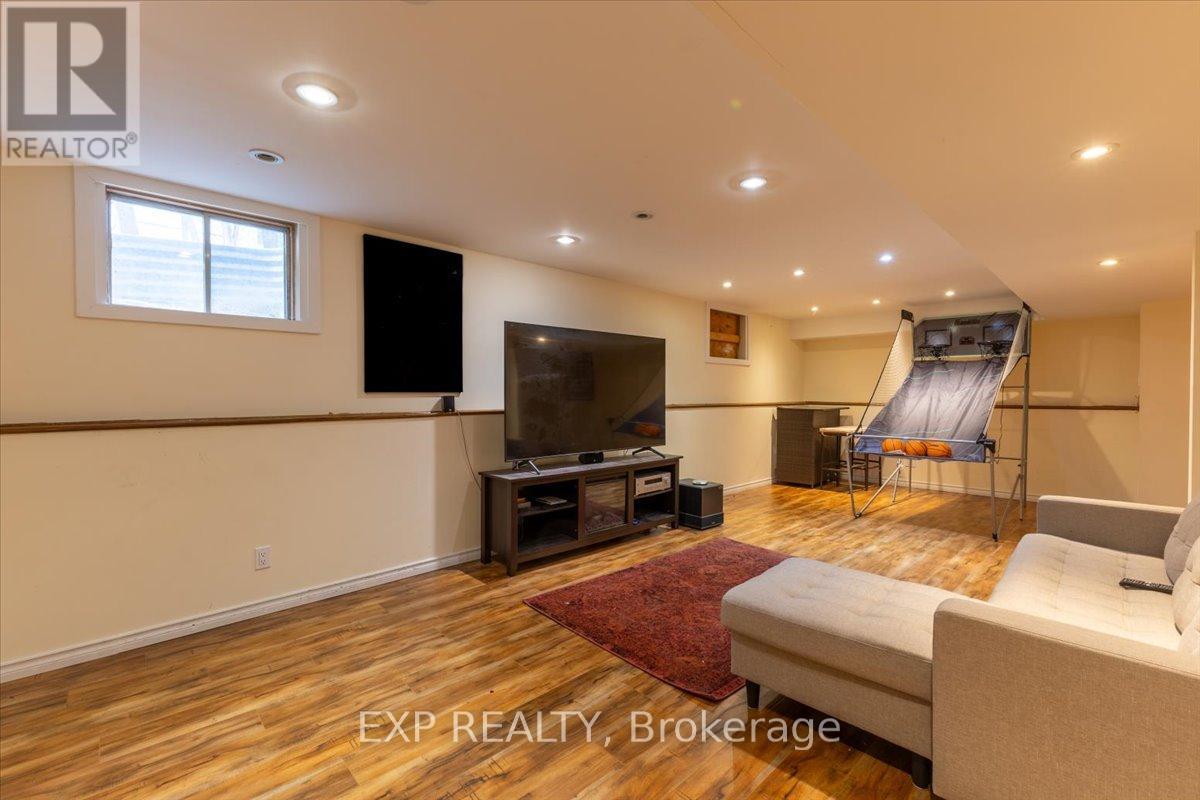 6383 LARMOND AVENUE - 34