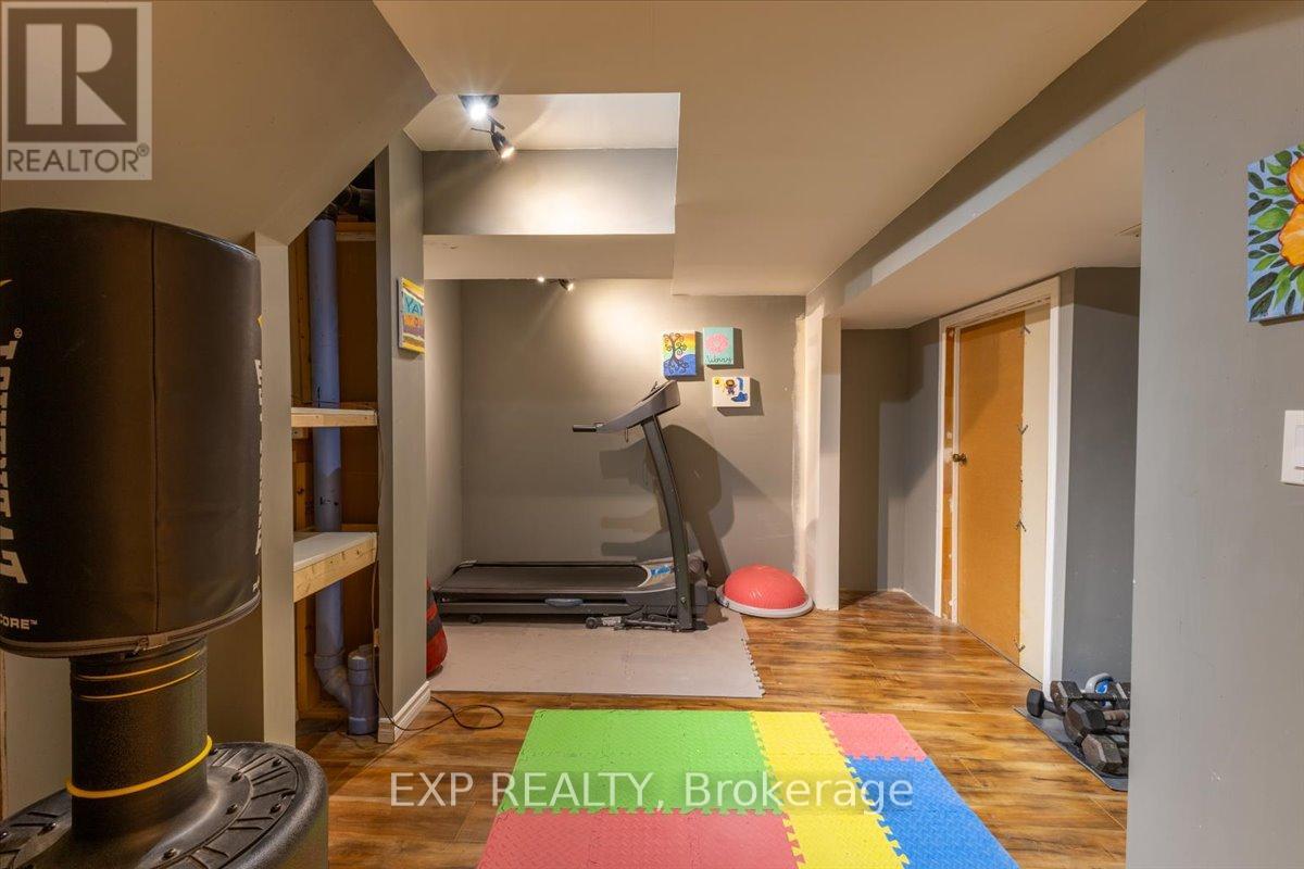 6383 LARMOND AVENUE - 35