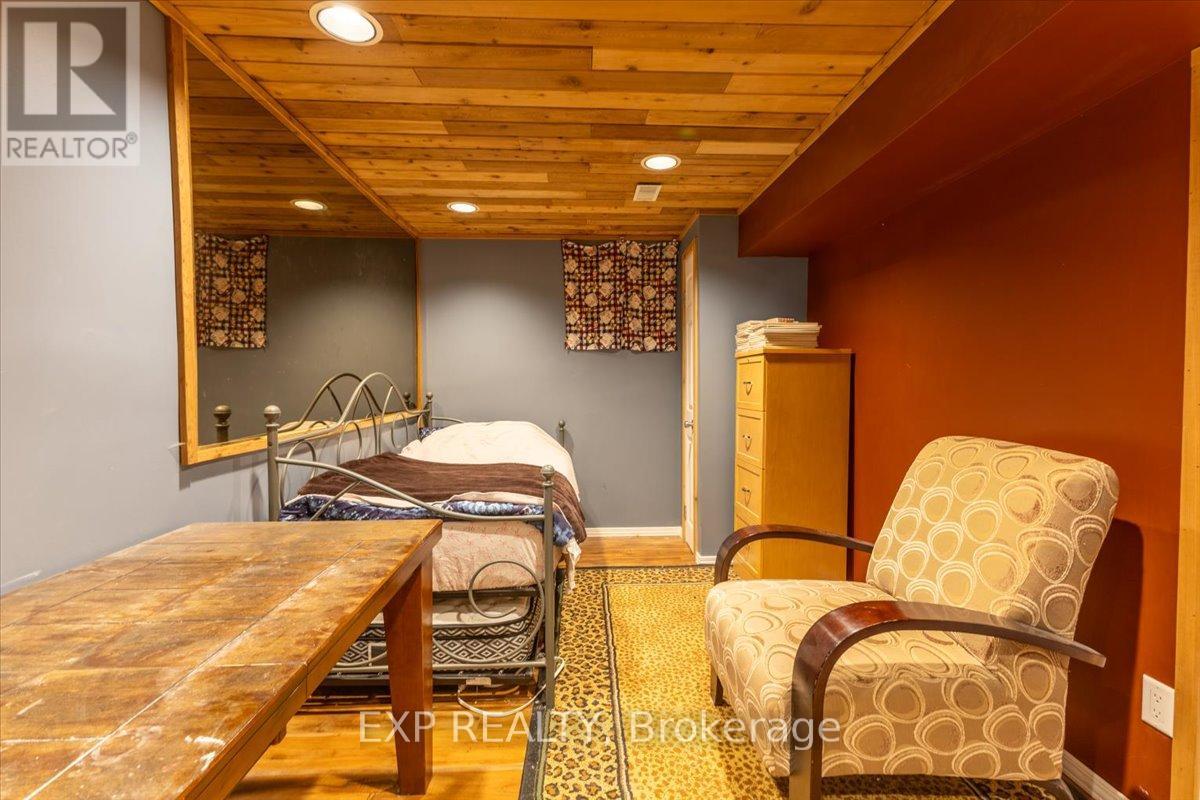 6383 LARMOND AVENUE - 36