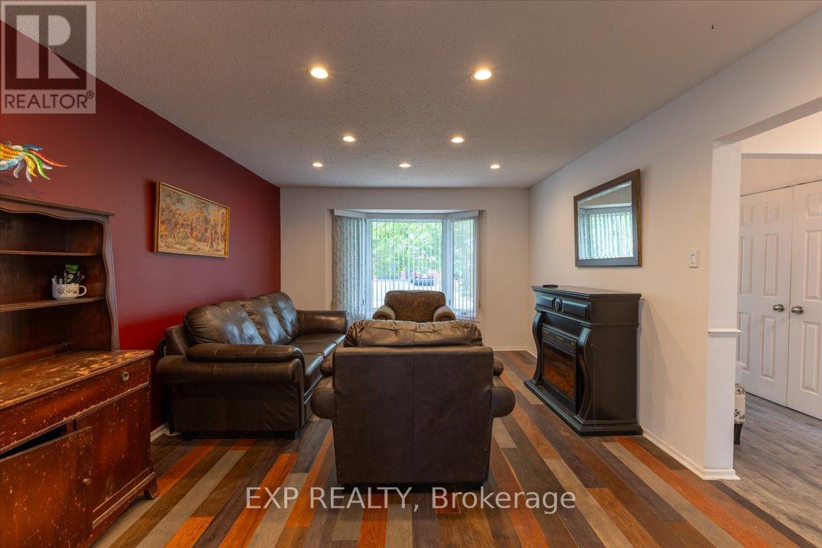 6383 LARMOND AVENUE - 9