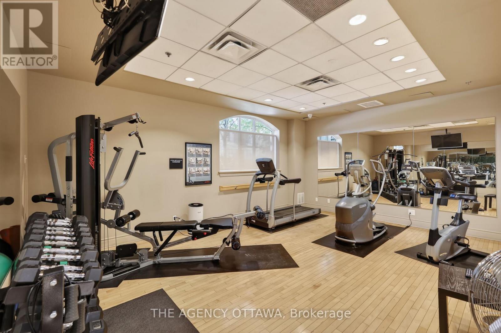 #905 85 BRONSON AVENUE - 34