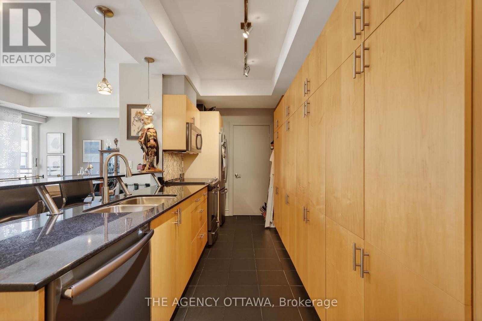 #905 85 BRONSON AVENUE - 6