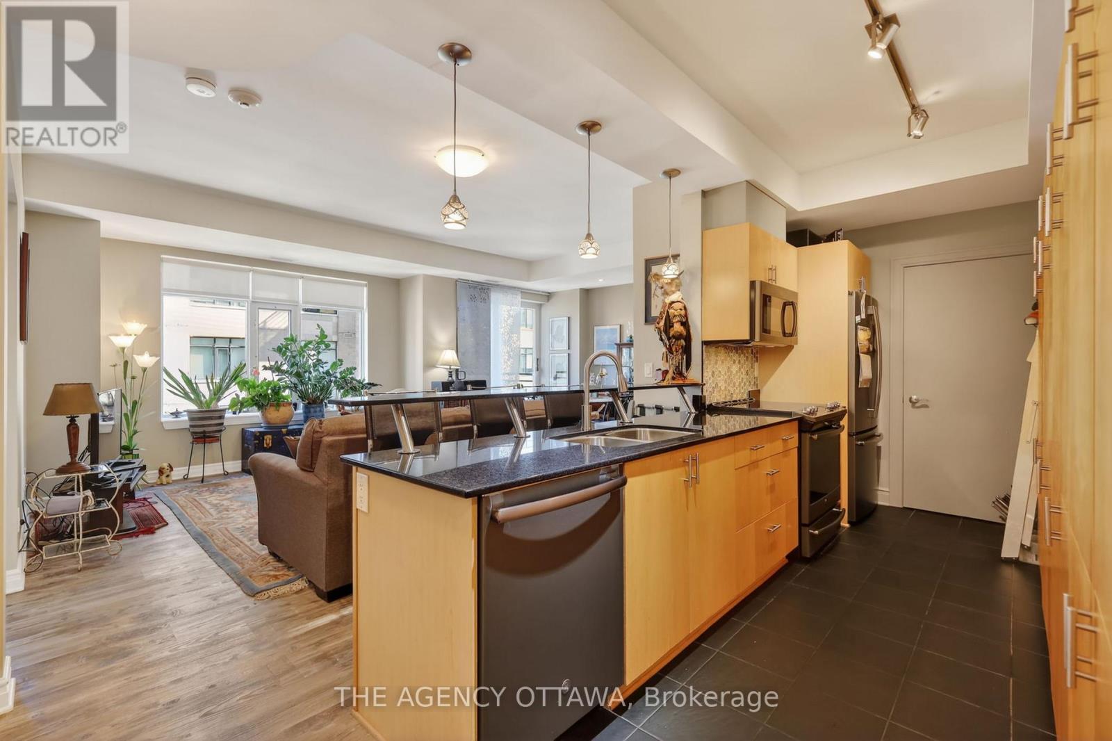 #905 85 BRONSON AVENUE - 7